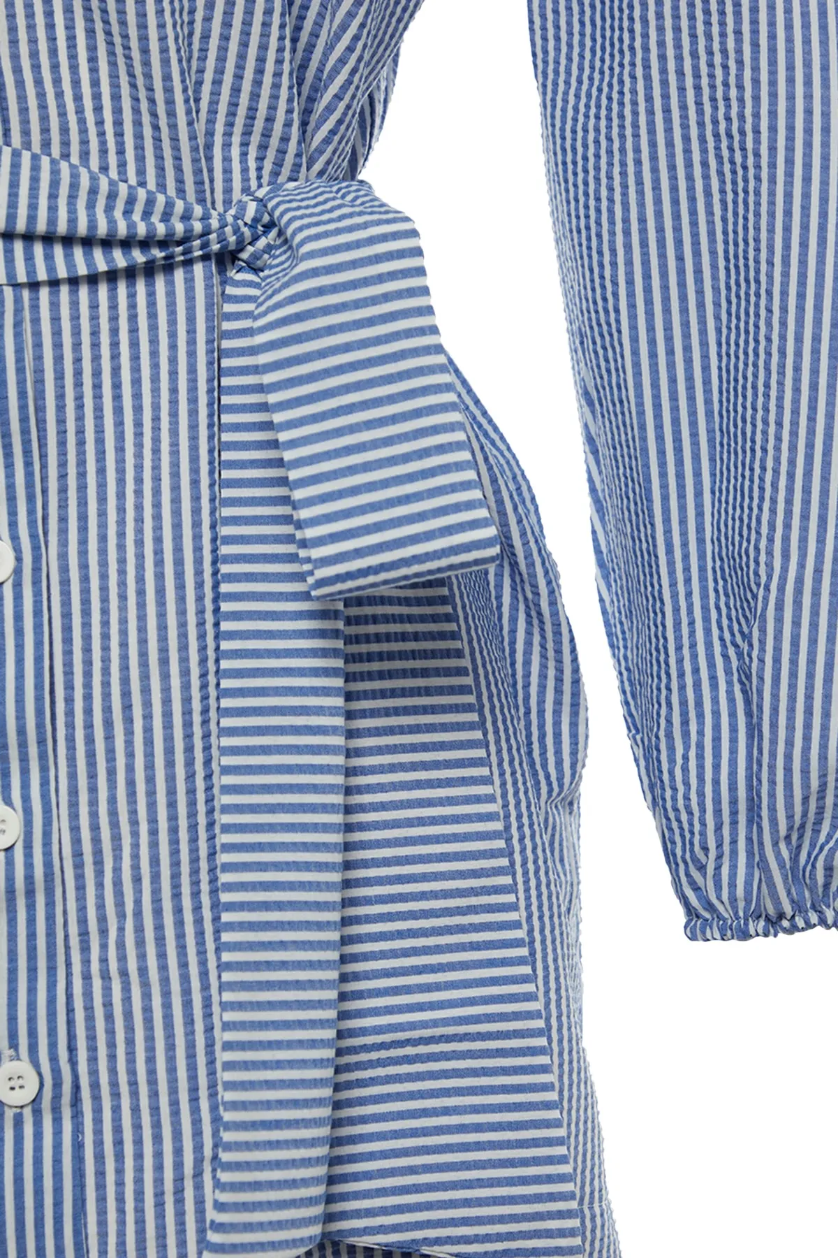 Trendyol Modest  Blau gestreiftes, gewebtes Hemd mit Ballonärmeln und langem Rücken, Gürtel TCTSS22GO0116