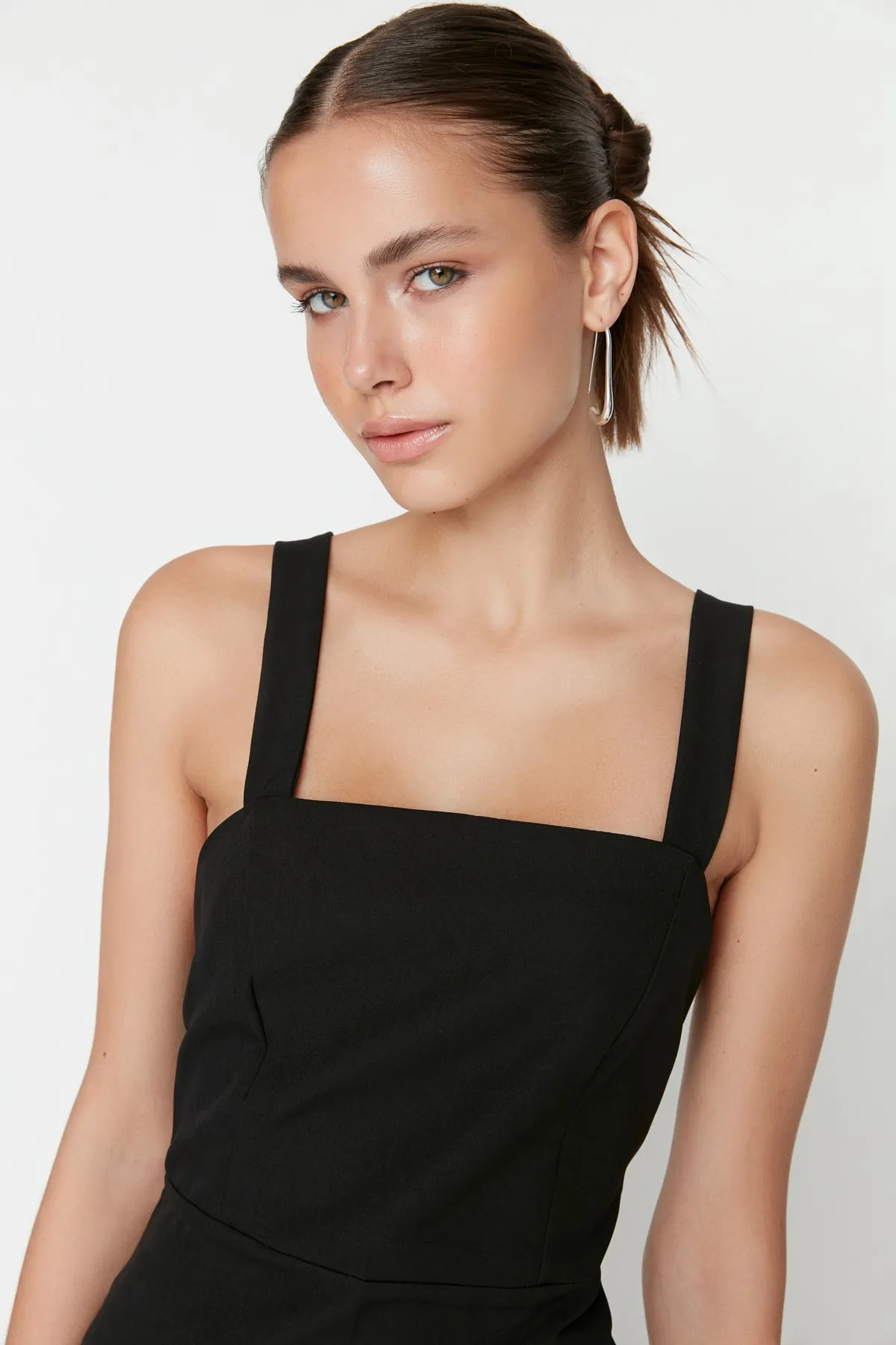 Trendyol Collection  Schwarzes, gewebtes Kleid mit Trägern TWOSS22EL00533