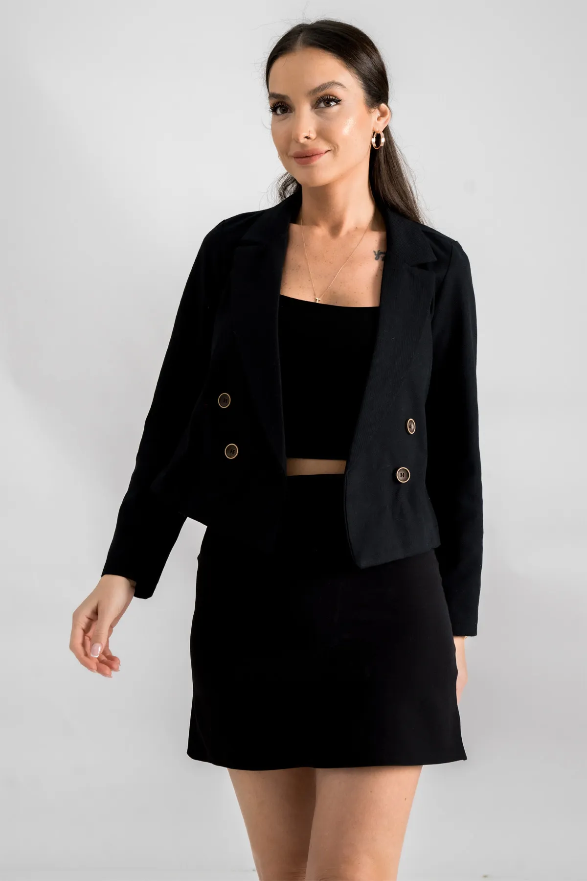 armonika  Schwarze kurze Damenjacke aus Gabardine mit zweireihigem Kragen ARM-24Y001010