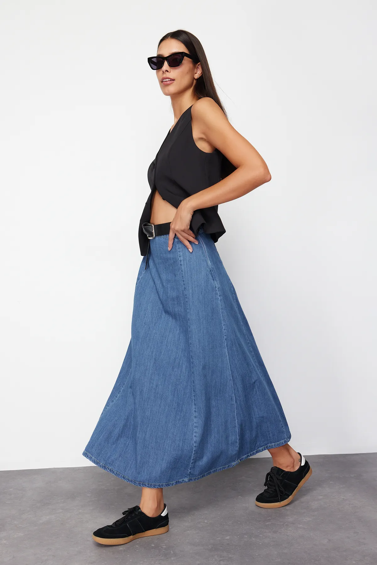 Trendyol Collection  Dunkelblauer Midi-Jeansrock mit hoher Taille TWOSS24ET00190