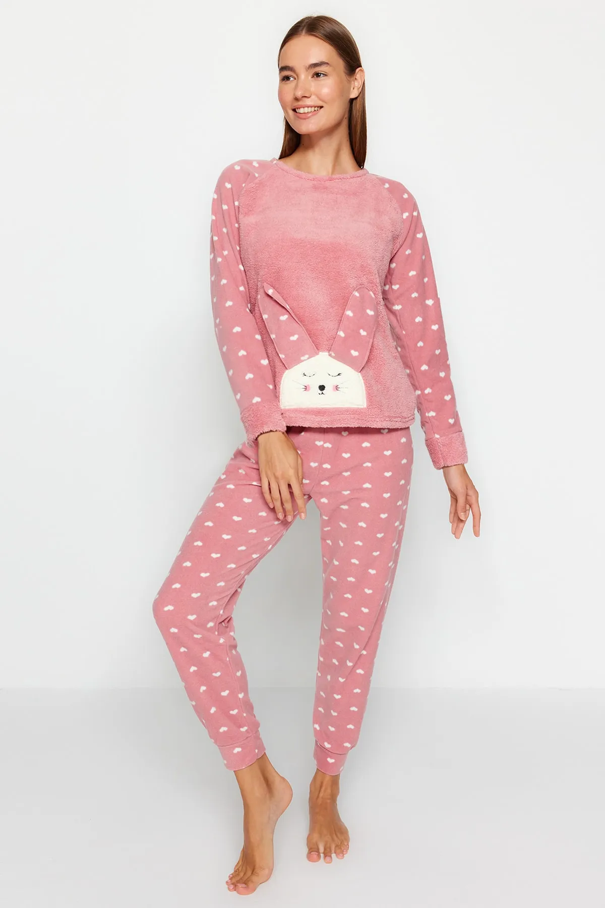 Trendyol Collection  Puderfarbenes 3-teiliges Pyjama-Set aus Plüschstrick THMAW21PT0666