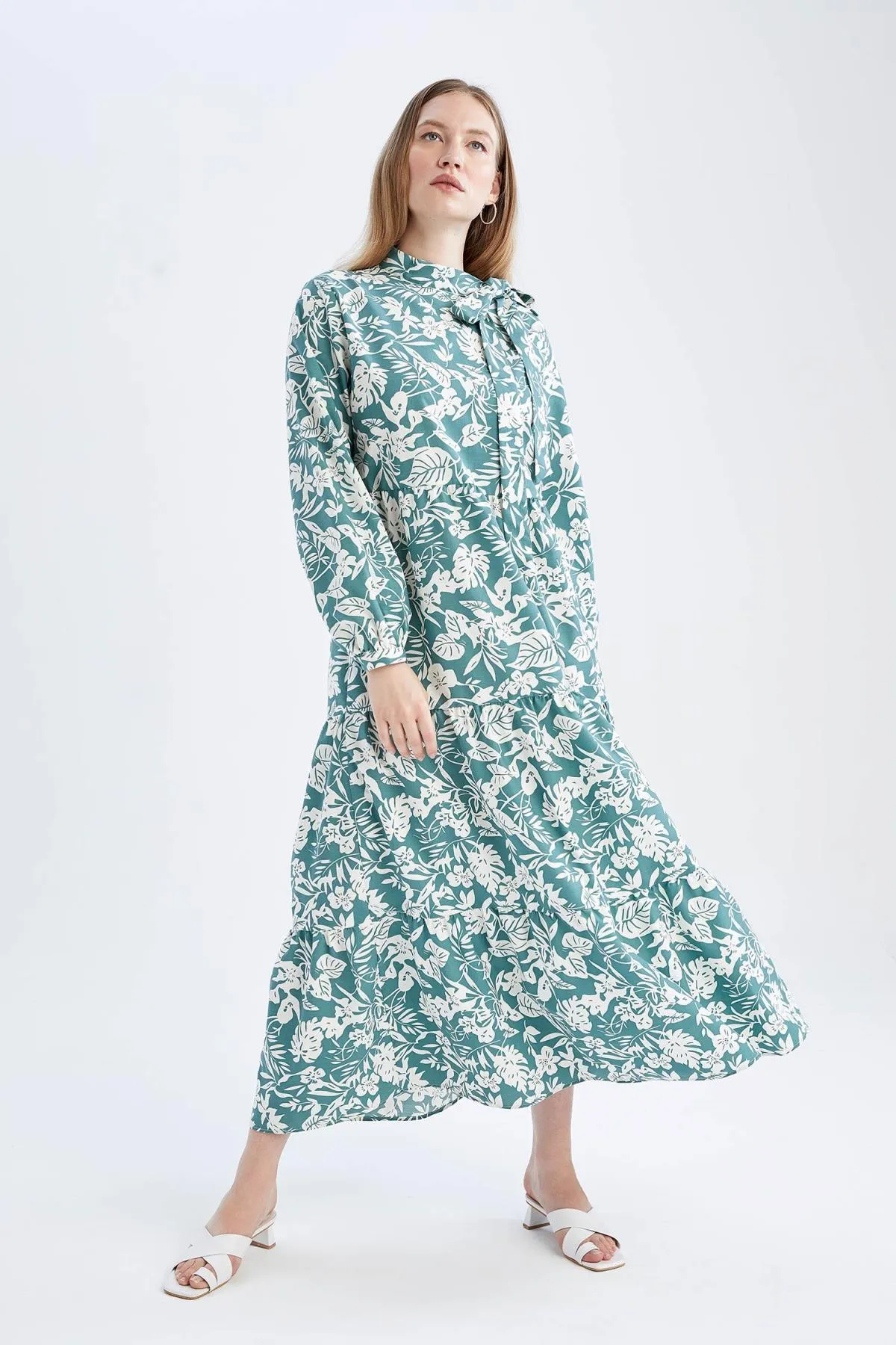 DeFacto  Halber Rollkragen - Florales Maxikleid mit entspannter Passform Y7835az22hs