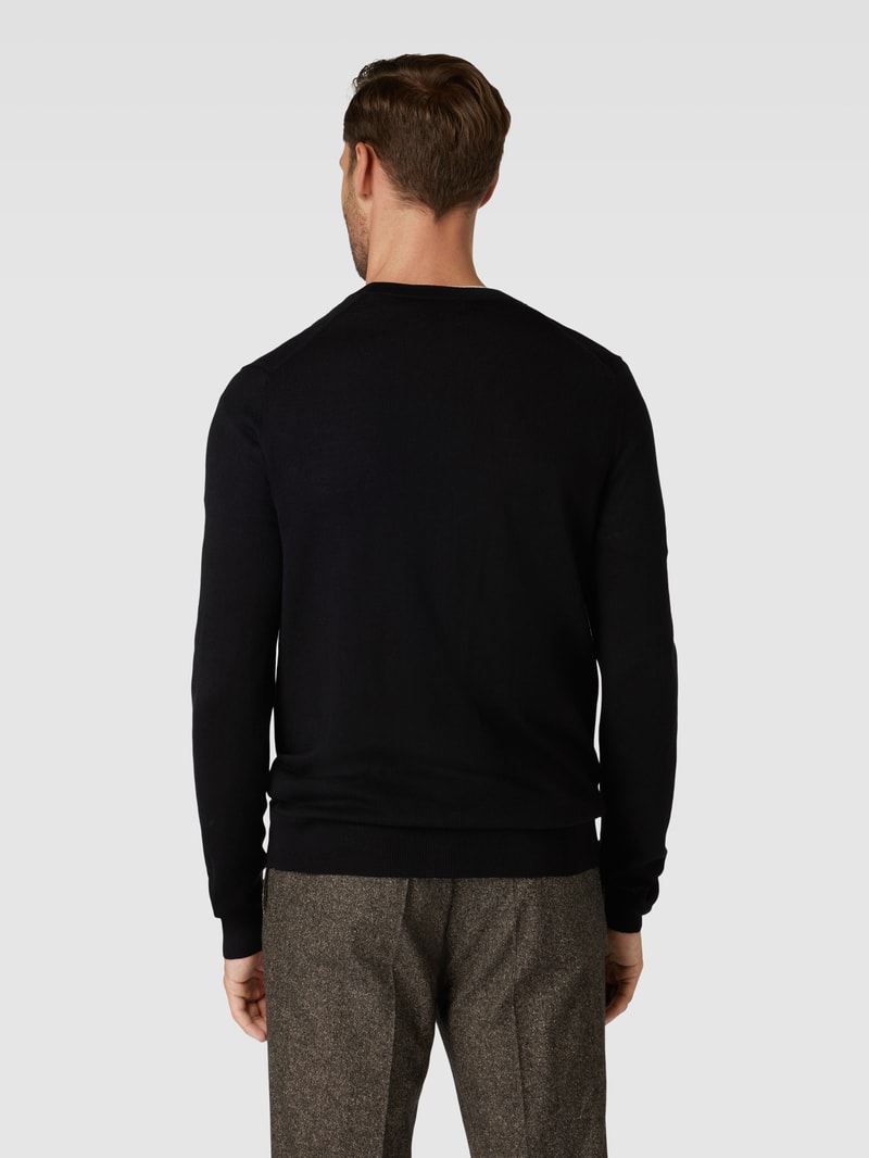 Strickjacke mit V-Ausschnitt und Knopfleiste in schwarz