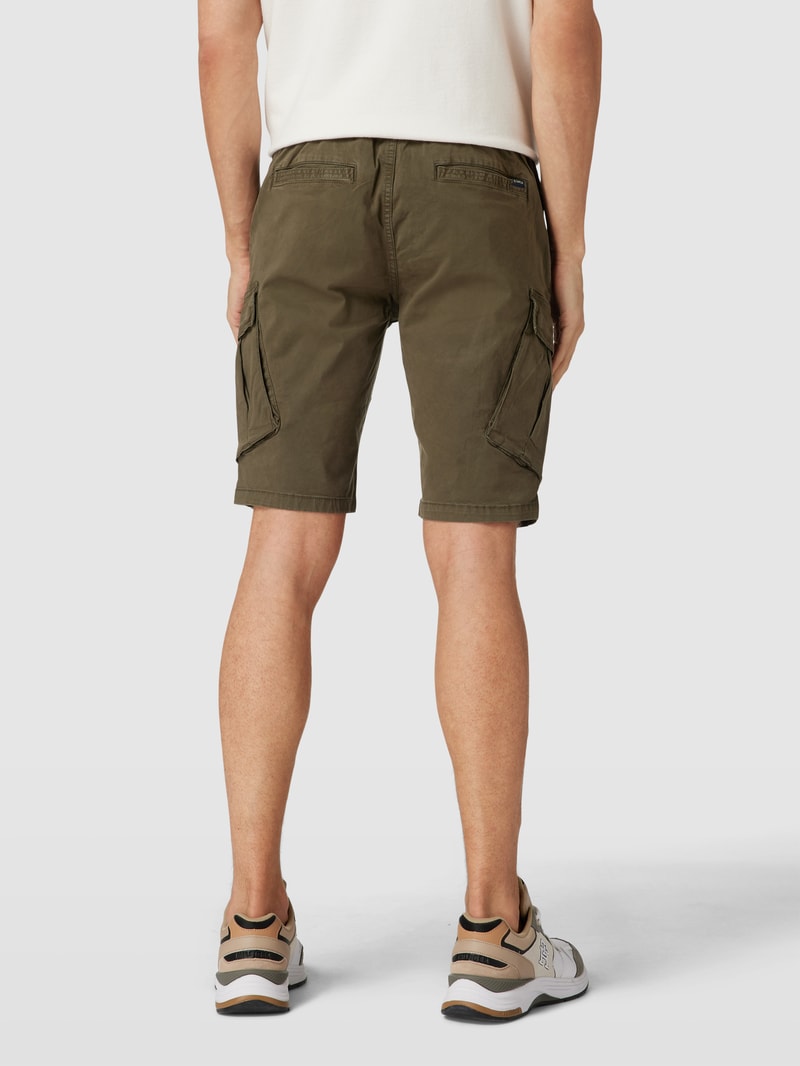 Cargoshorts mit Gesäßtaschen in olivgrün