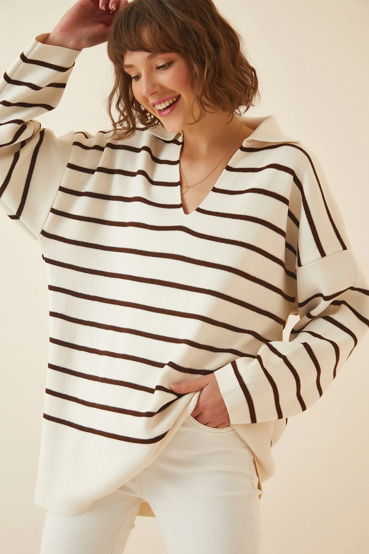 Happiness İstanbul  Damen Oversize-Strickpullover mit Polokragen in Schokoladencreme US00703
