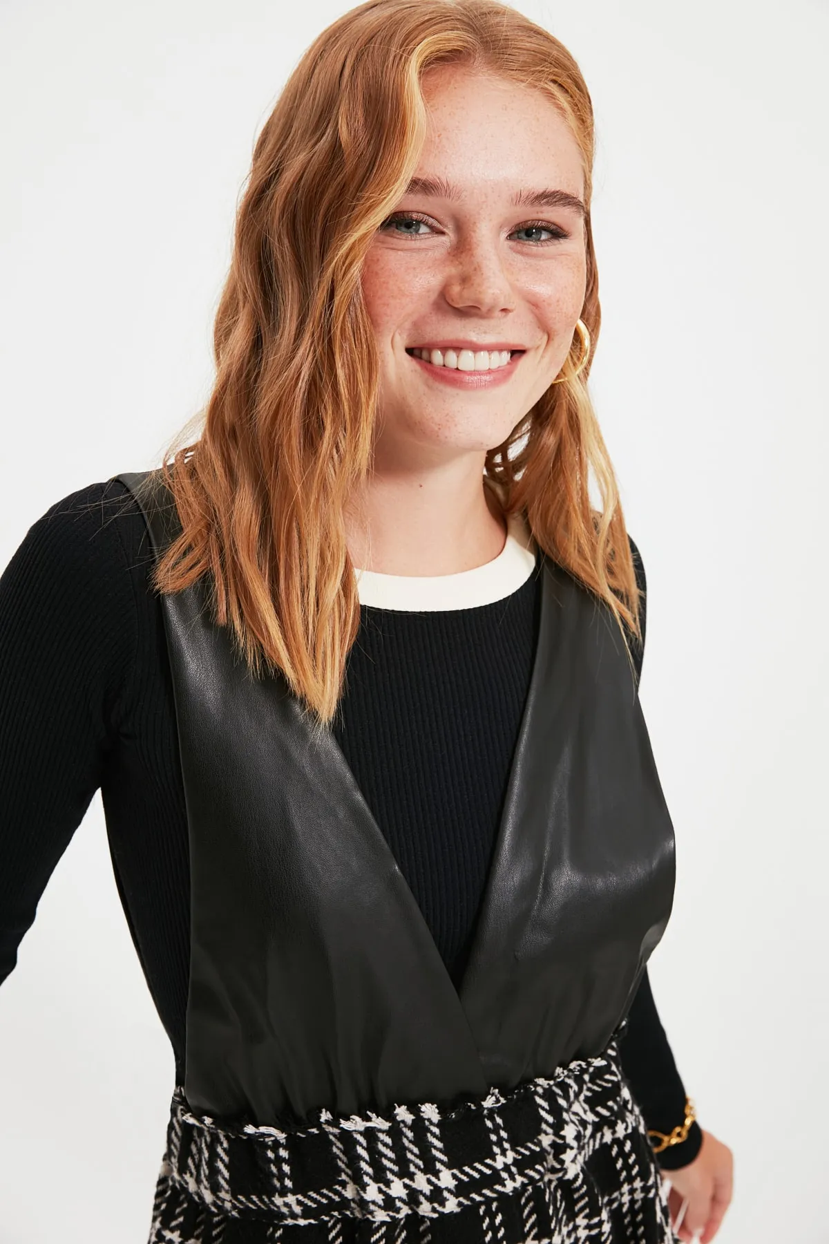 Trendyol Collection  Schwarzes kariertes Gilet-Webkleid TWOAW21EL0206