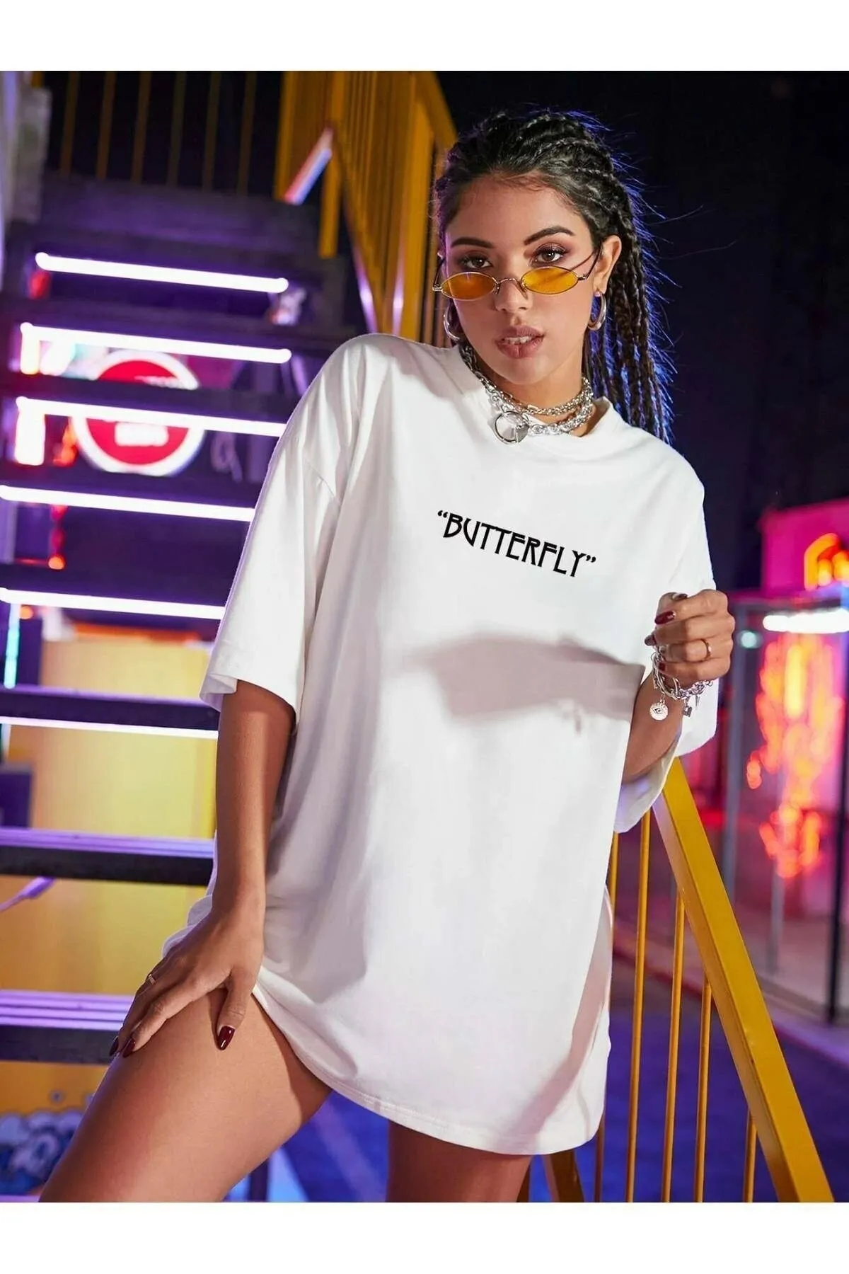 Know  Weißes Oversize-T-Shirt mit Schmetterlingsaufdruck auf der Vorder- und Rückseite für Damen