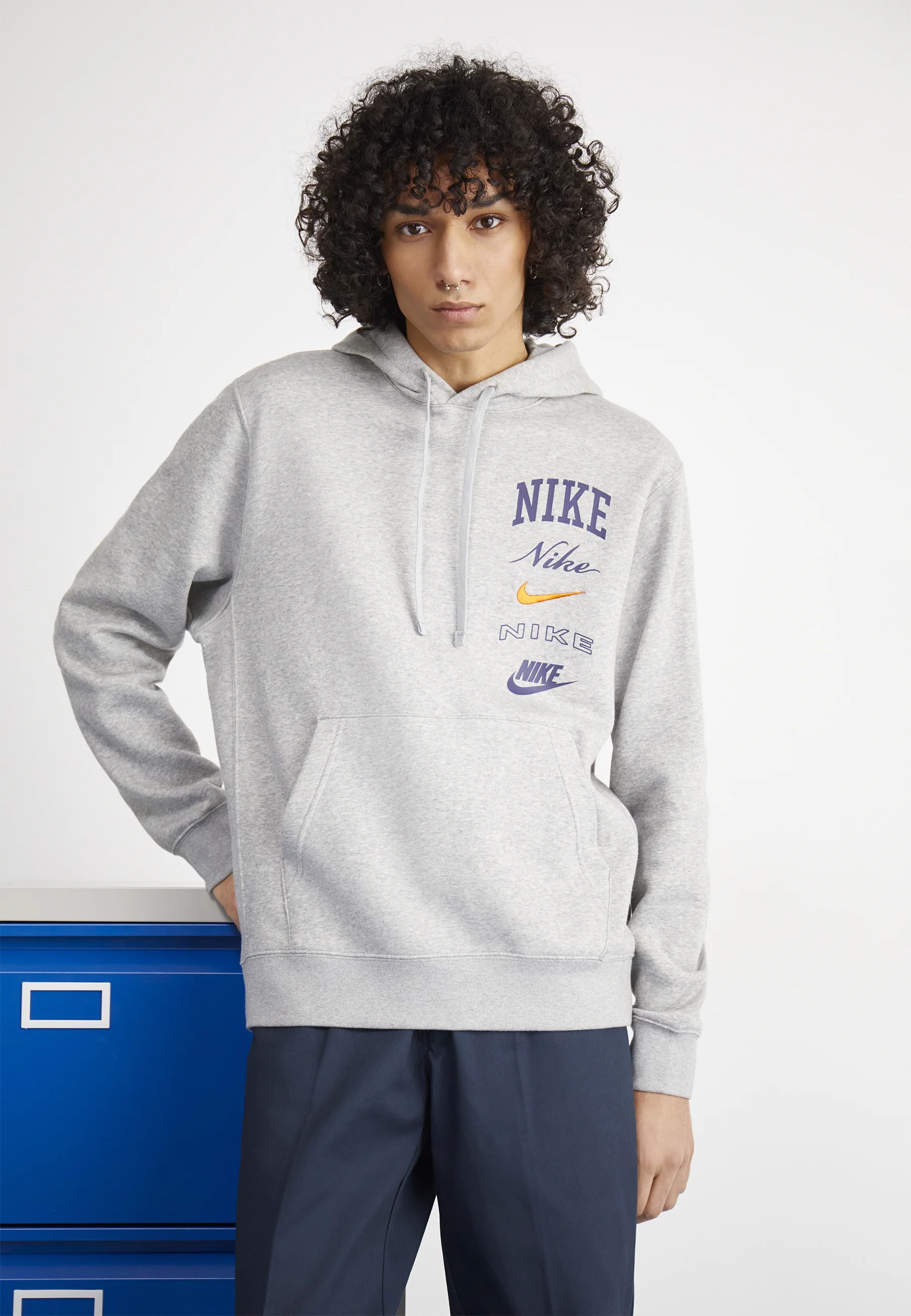 Nike Sportswear CLUB STACK - Sudadera con capucha