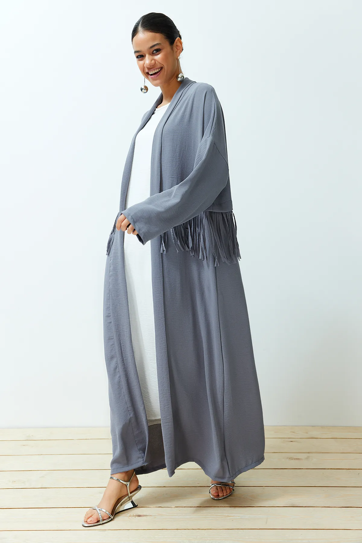 Trendyol Modest  Graue gewebte Aerobin-Kappe mit Quastendetails und Ferace TCTSS24KF00014