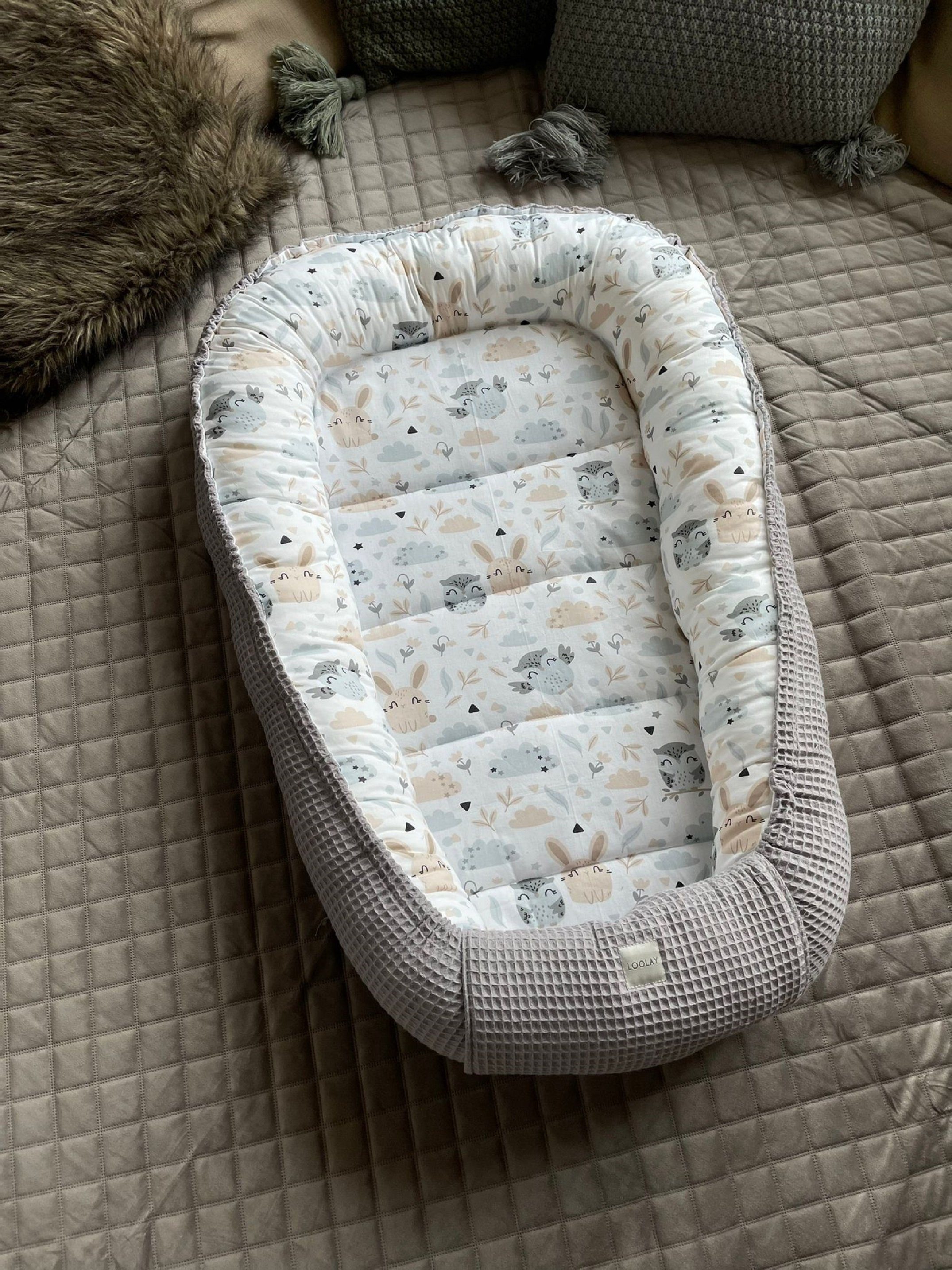 Loolay Bettnestchen GRAU Waffelpique/ HASE Beige Weiß BABYNEST Babyausstattung Neugeborene, (Super BABYGESCHENK Reisebett Nestchen SOLO/ o. in PREMIUM Geschenk SETS, 1-tlg., 4 Jahreszeiten ATMUNGSAKTIVER WAFFELSTOFF), LOOLAY® - 100% Europäische Stoff