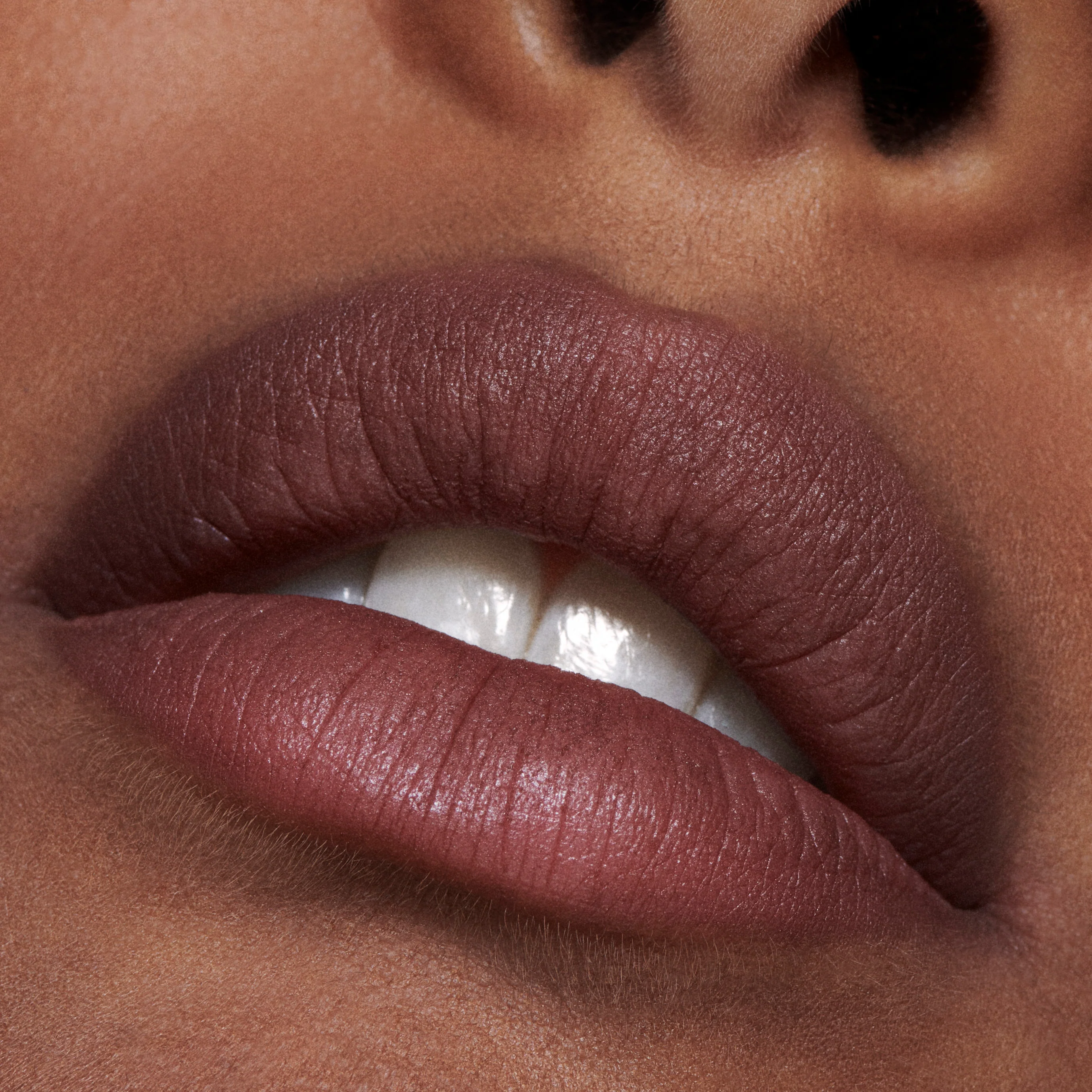 Lūpų dažai „Powder Kiss“ skysti lūpų dažai - Lūpų dažai