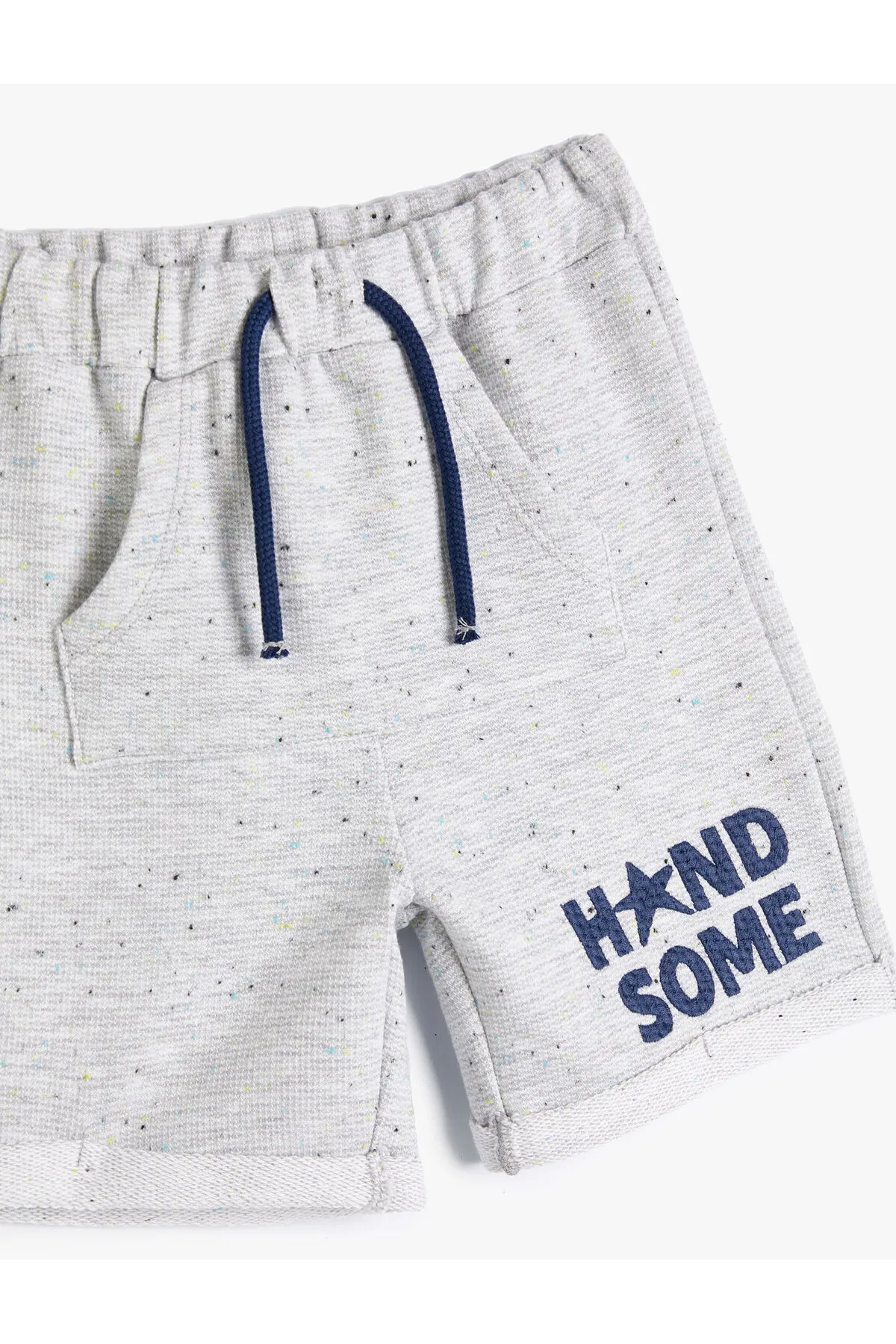 Koton  Shorts mit Kängurutasche, Bindegürtel und Stickerei-Detail aus Baumwolle
