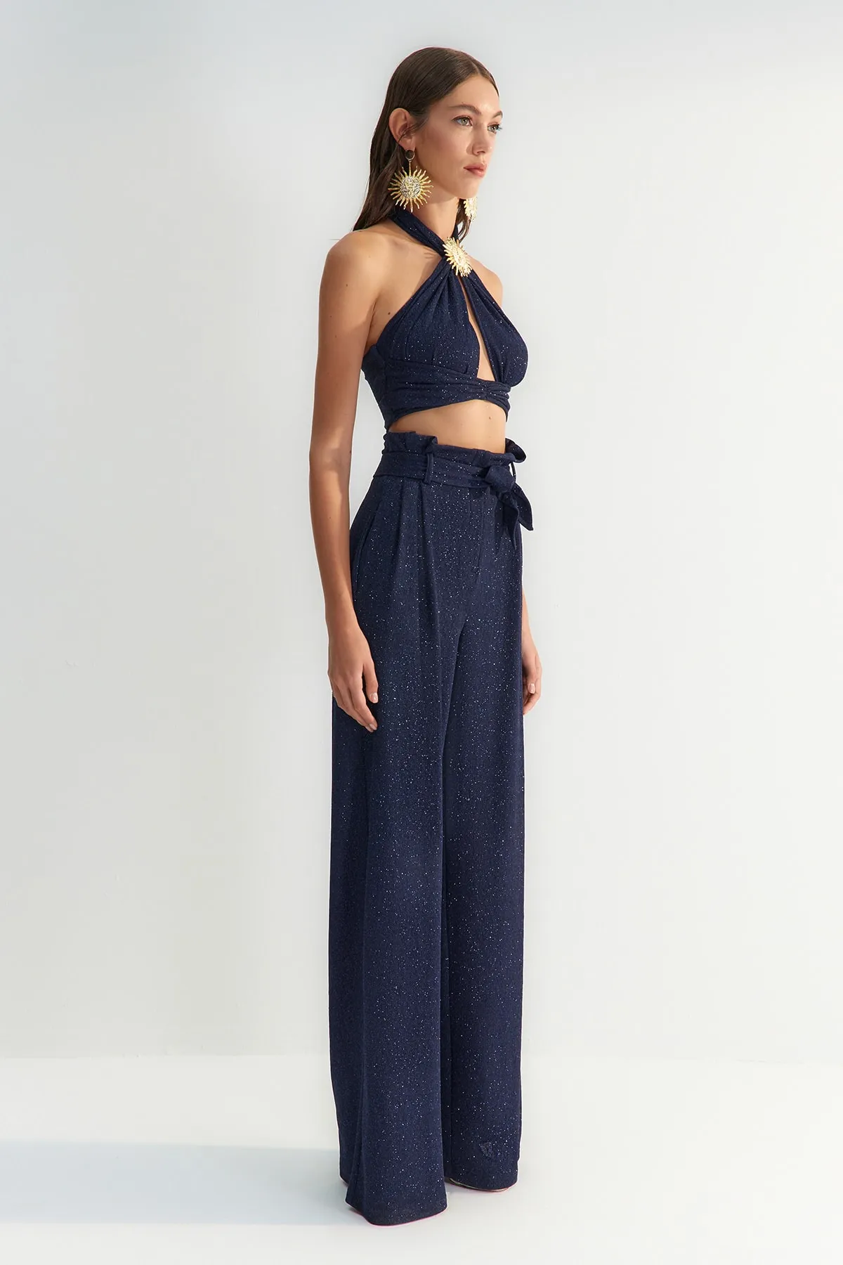 Trendyol Collection  X Zeynep Tosun Marineblaue Lurex-Strickhose mit Gürtel TCLSS23PL00002
