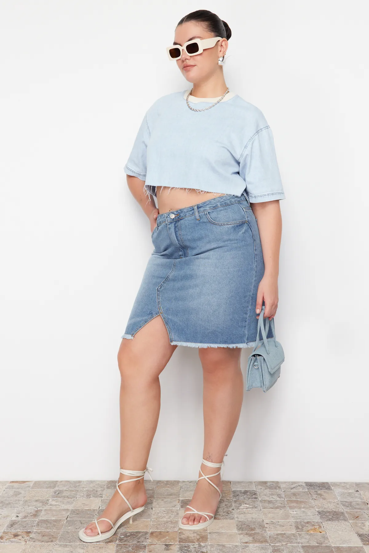 Trendyol Curve  Hellblauer Bleistift-Jeansrock mit hoher Taille TBSSS23AZ00006