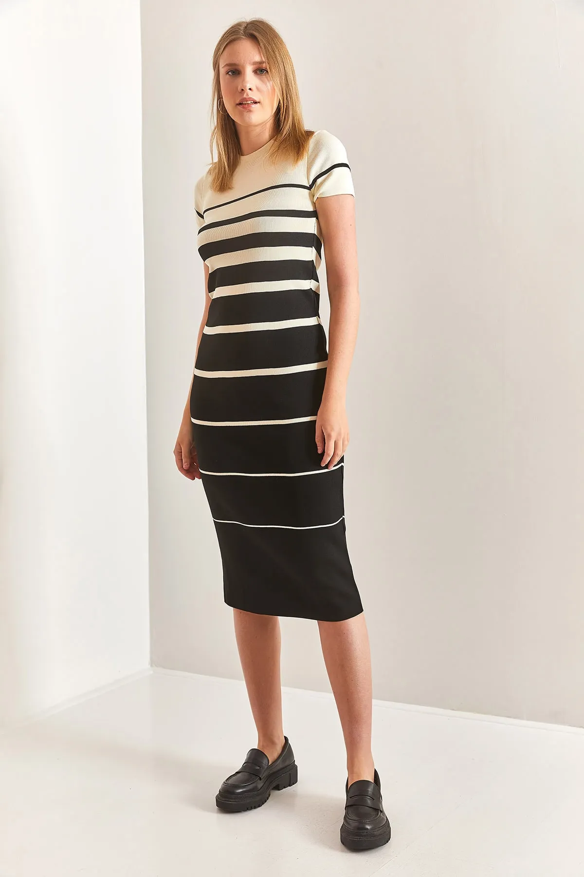 Bianco Lucci  Gestreiftes Strickkleid für Damen