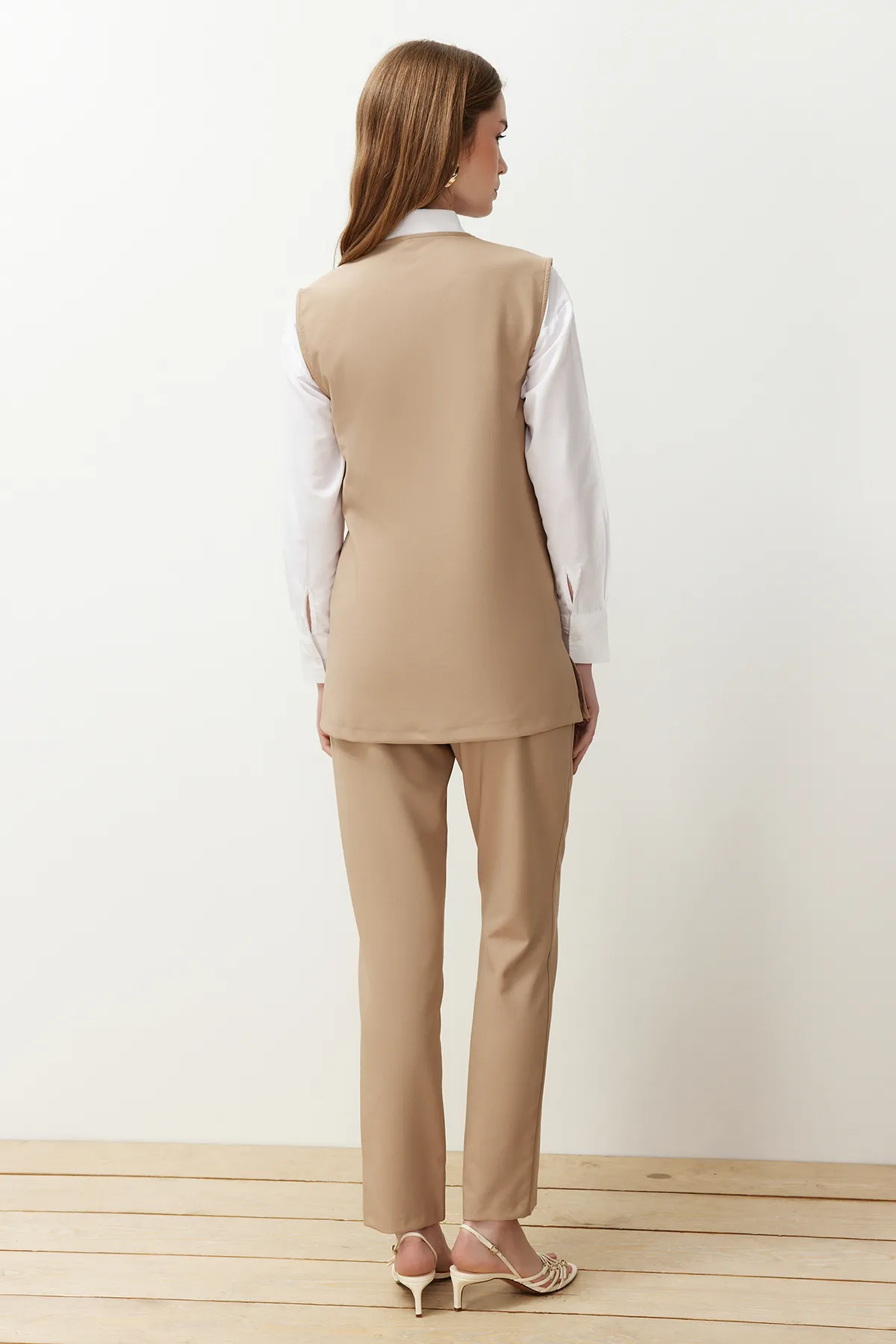 Trendyol Modest  Kamel Accessoire Detailliertes gewebtes Stoff-Westen-Hosen-Unterteil-Top-Set TCTSS24US00035