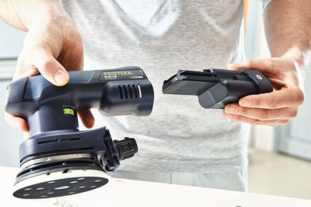 Lijadora orbital inalámbrica Festool 578854 ETSC 125 3.0 I-Plus con 1 batería de 18 V y 3,0 Ah y cargador rápido en estuche.