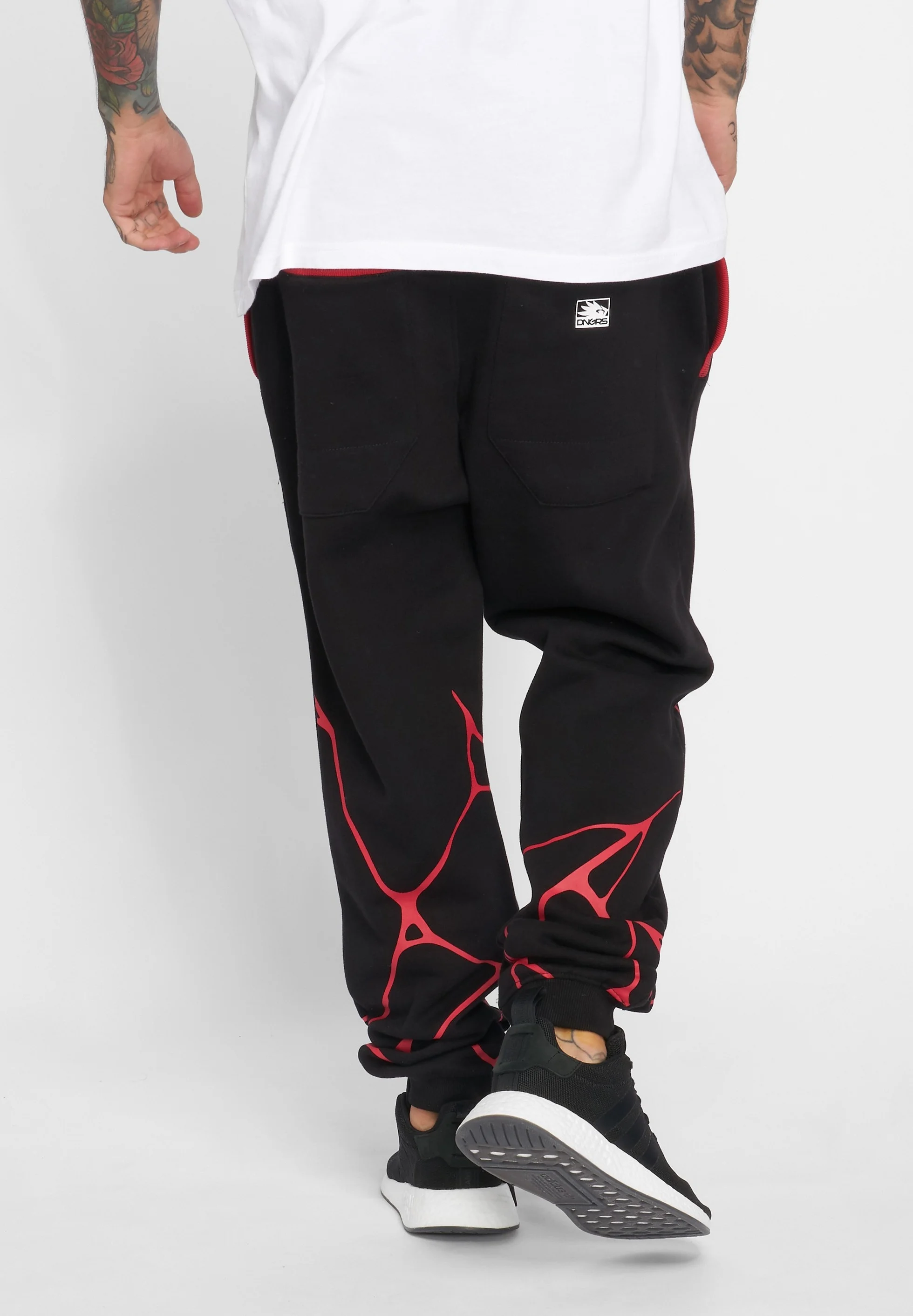 Pantalones deportivos peligrosos DNGRS