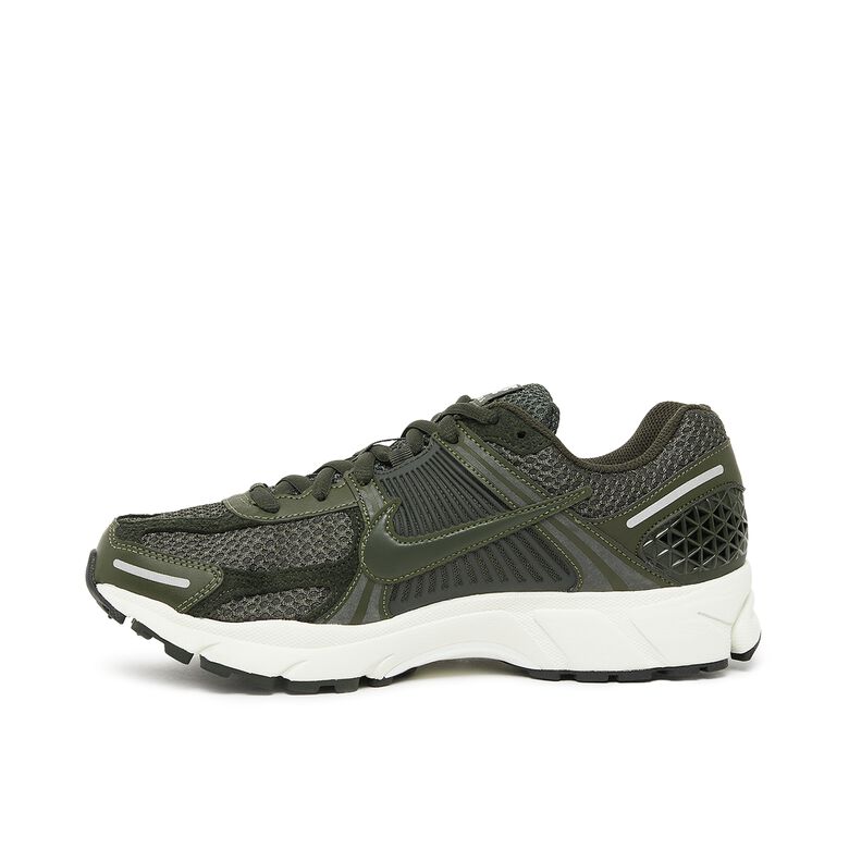 NIKE Wmns Zoom Vomero 5 