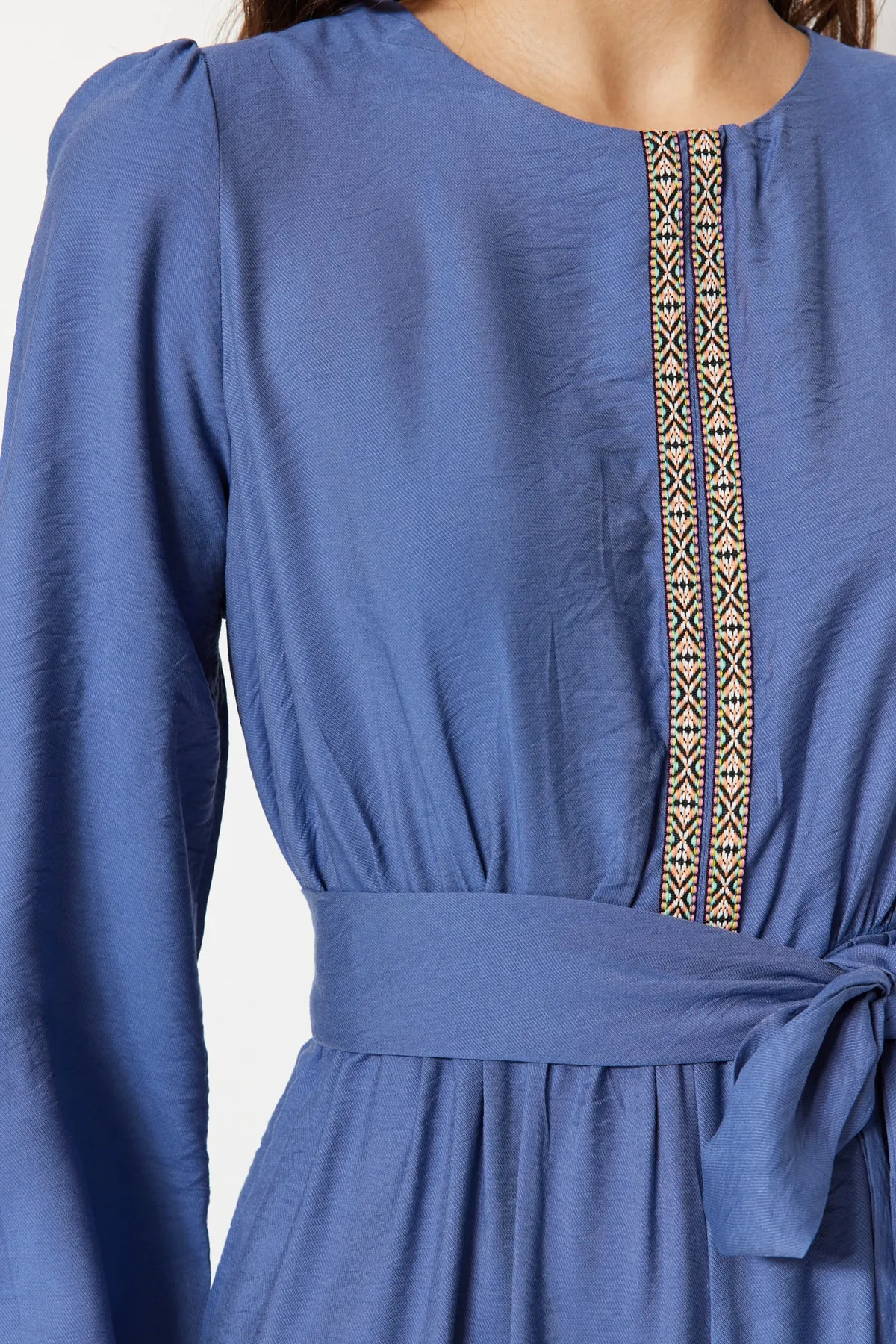 Trendyol Modest  Indigofarbener, gewebter Overall mit weitem Bein und Gürtel und Streifendetails TCTSS23TL00012