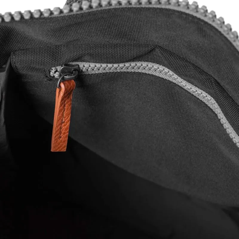 Roka London Rolltop Finchley A Large - Carbon