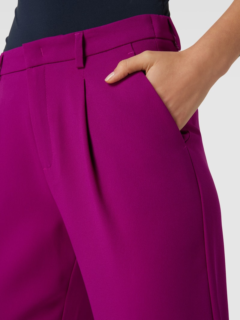 Chino mit Label-Detail in lila