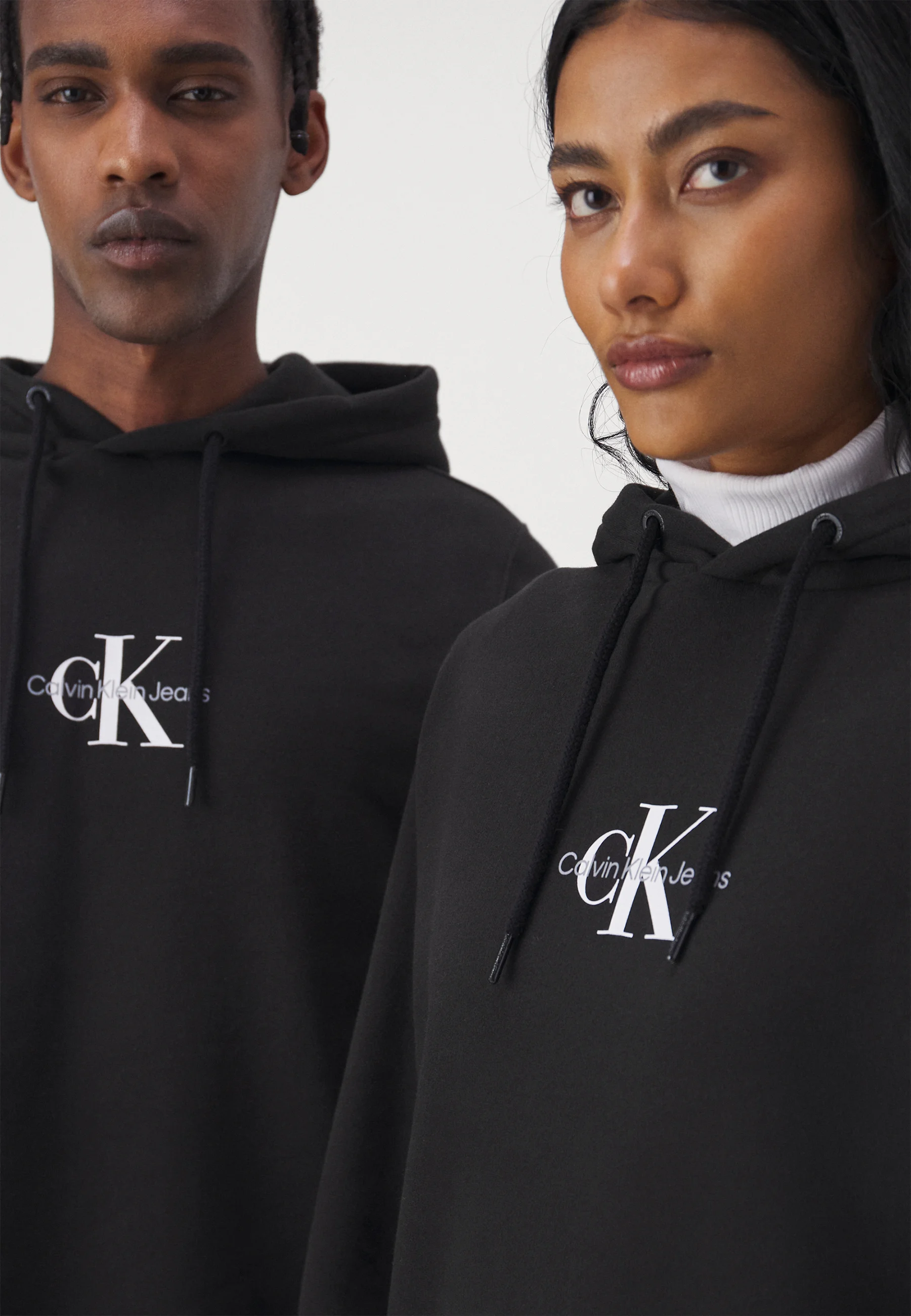 Sudadera con capucha Calvin Klein Jeans Regular Small Monólogo Unisex - Sudadera con capucha