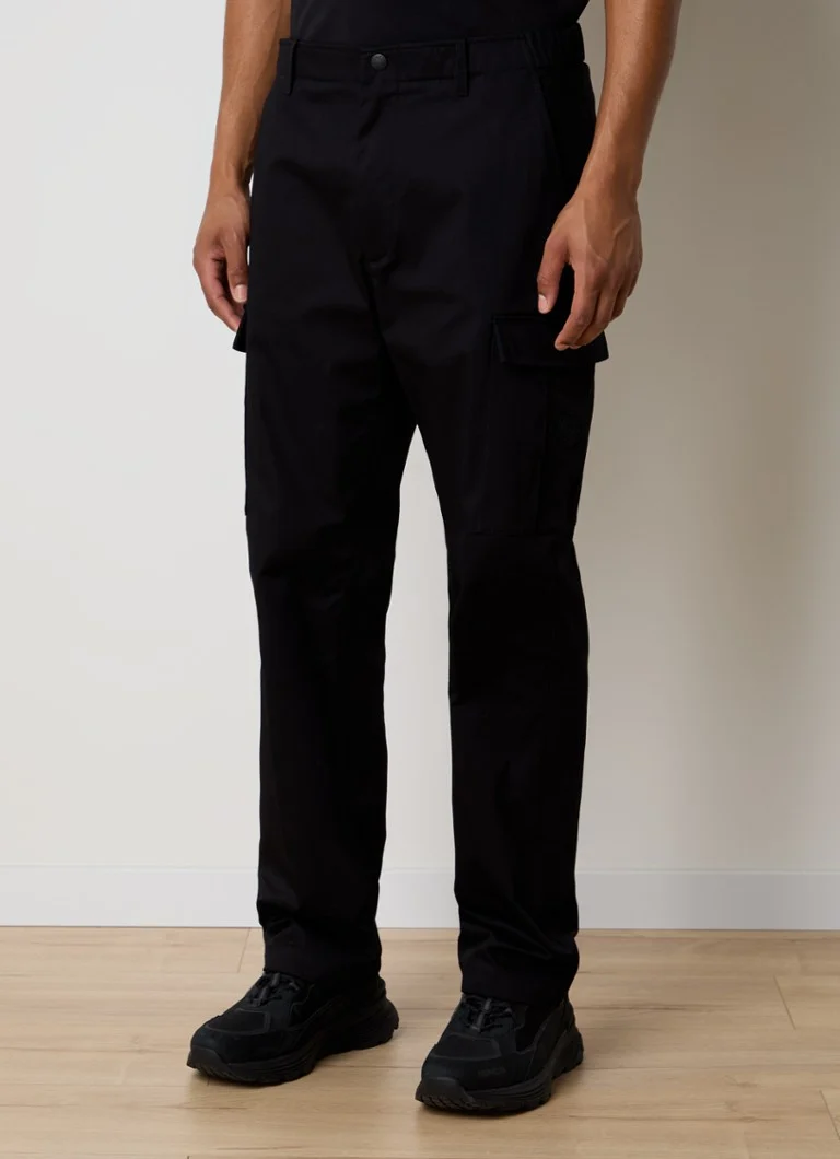 Pantaloni cargo Moncler in gabardine, taglio affusolato, con logo