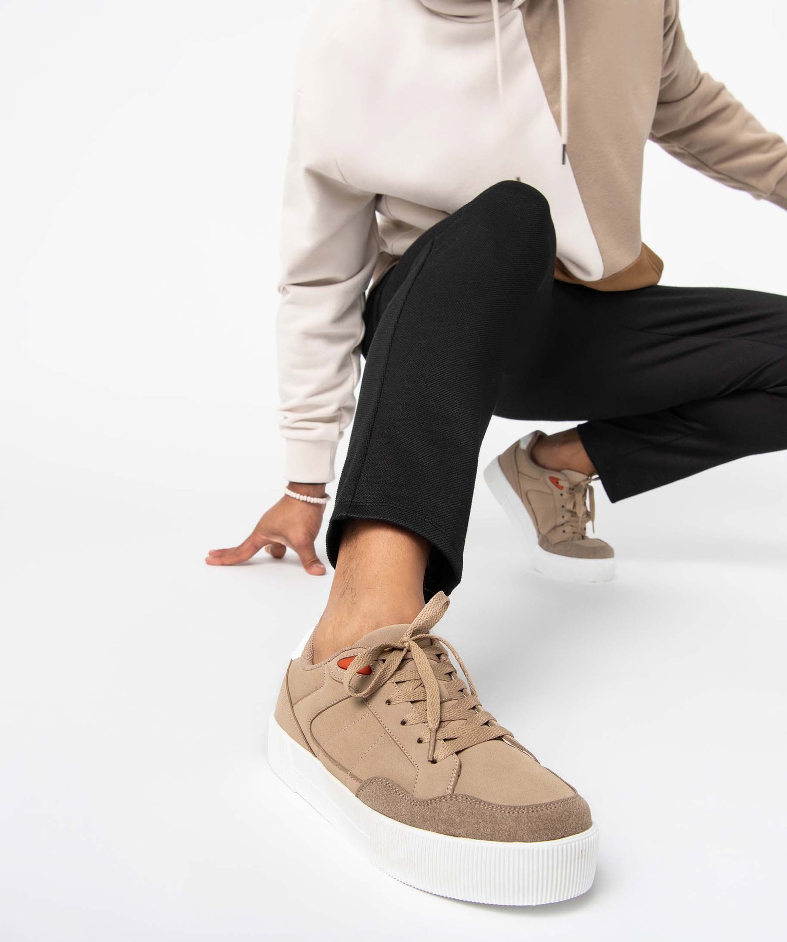 Baskets homme unies à tige basse fermeture lacets beige | GEMO