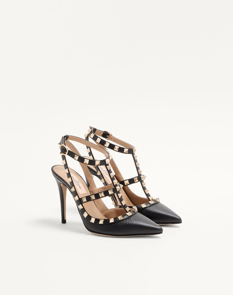 Rockstud pumps i kornet kalveskind med 100 mm stropper