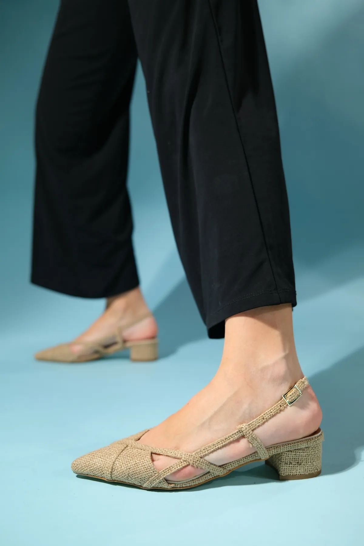 LuviShoes  Sandalette - Beige - Flacher Absatz
