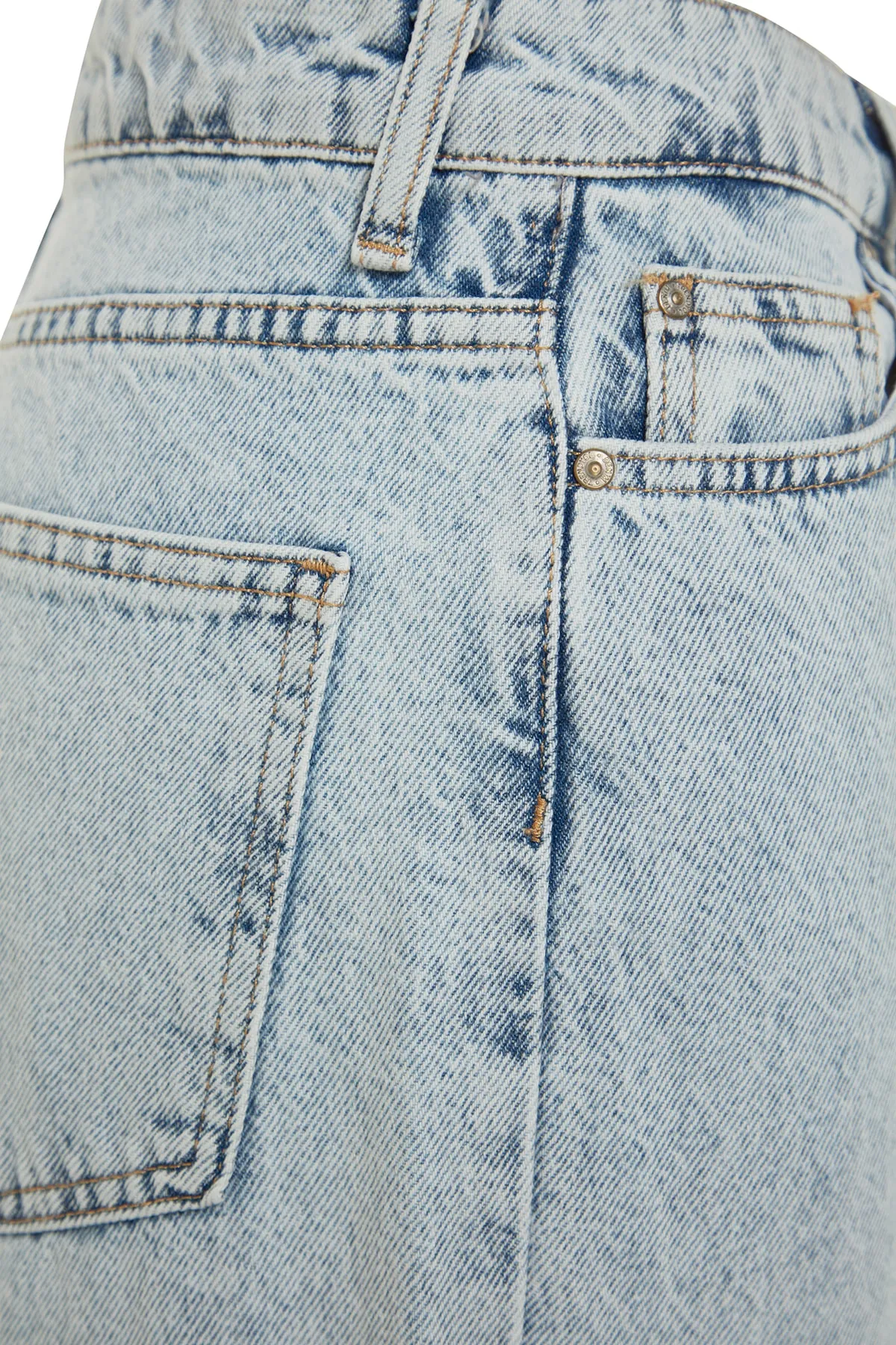 Trendyol Collection  Hellblaue High-Bel-Mom-Jeans TWOSS23JE00085