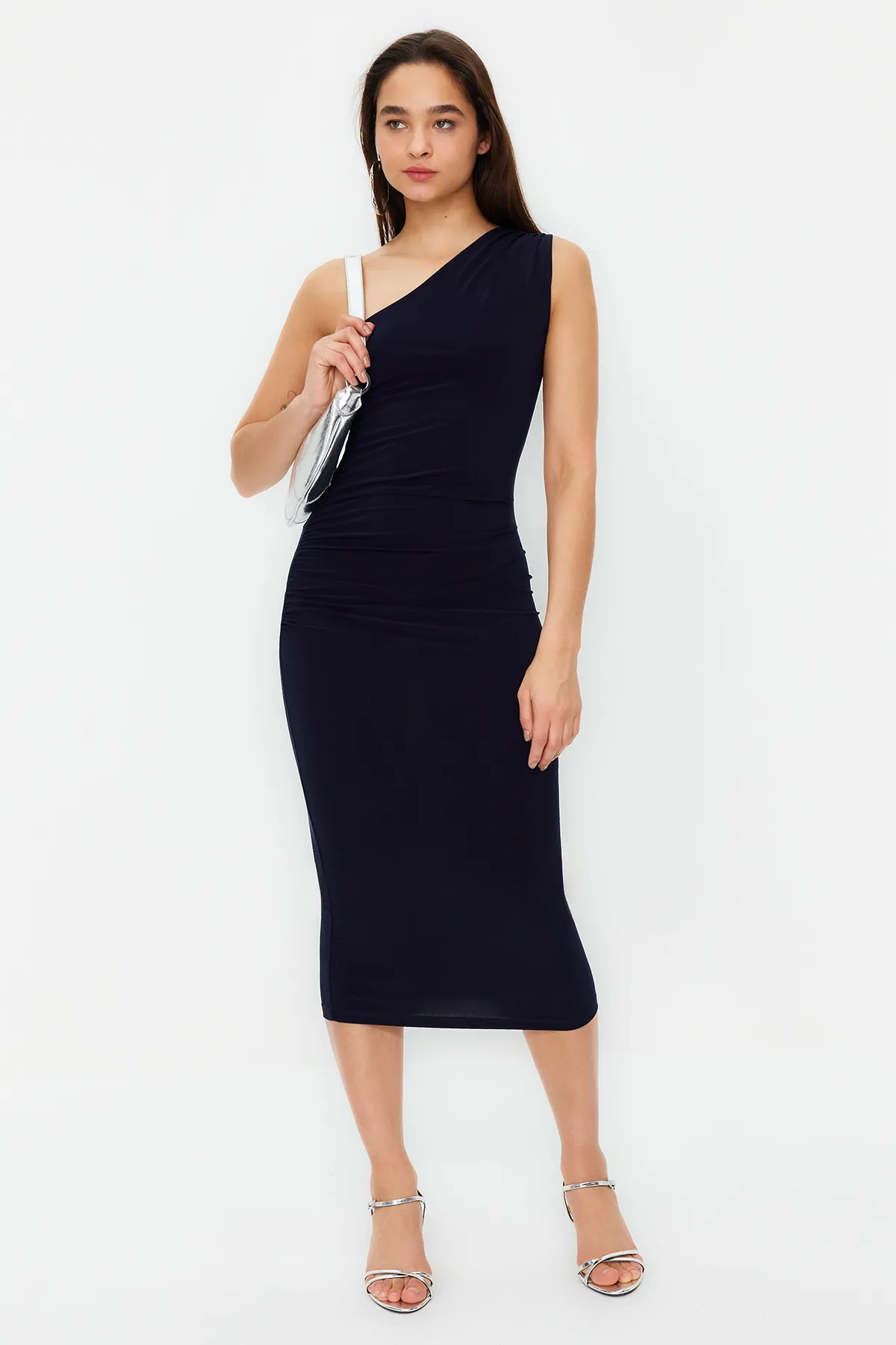 Trendyol Collection  Marineblaues, einschultriges, drapiertes, tailliertes Maxi-Bleistiftkleid aus dehnbarem Strick in Midilänge TWOSS24EL00100
