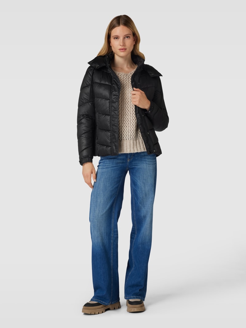 Steppjacke mit Kapuze in schwarz