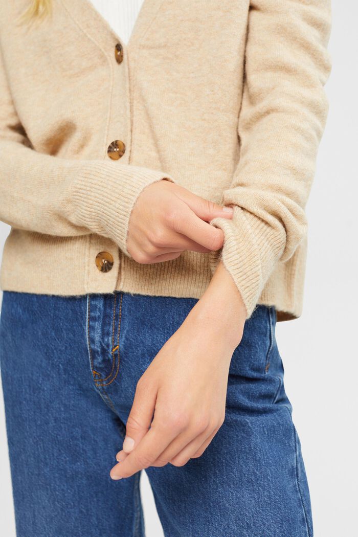 Mit Wolle: Cardigan mit V-Ausschnitt