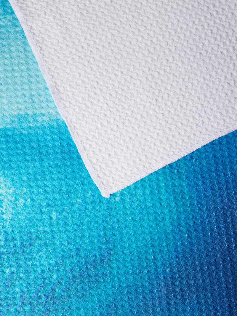 Strandtuch mit Motiv-Print in blau