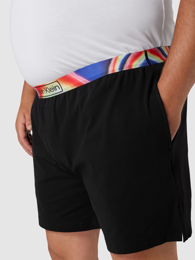 PLUS SIZE Sweatshorts mit Label-Schriftzug in schwarz