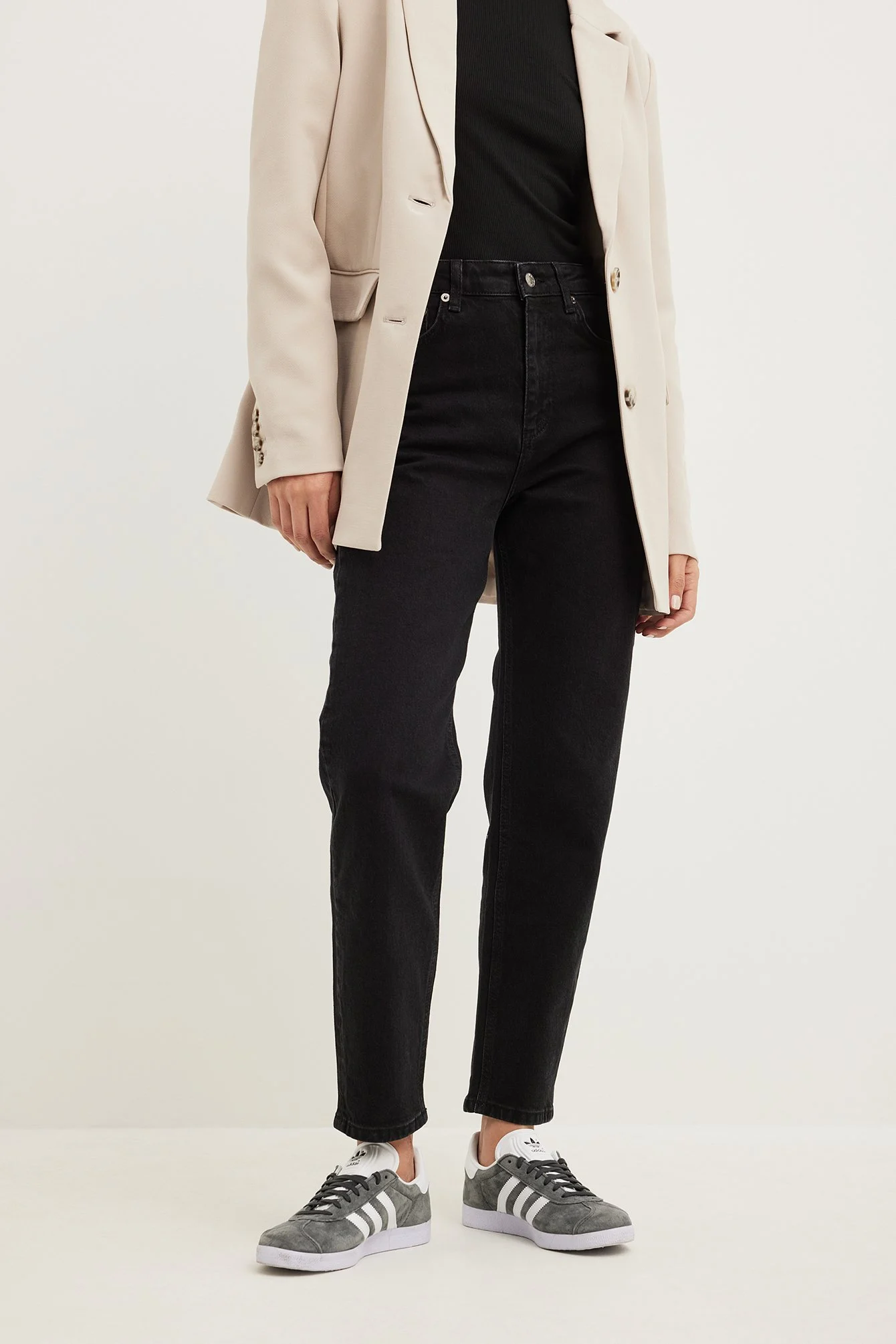 Mom Jeans mit hoher Taille