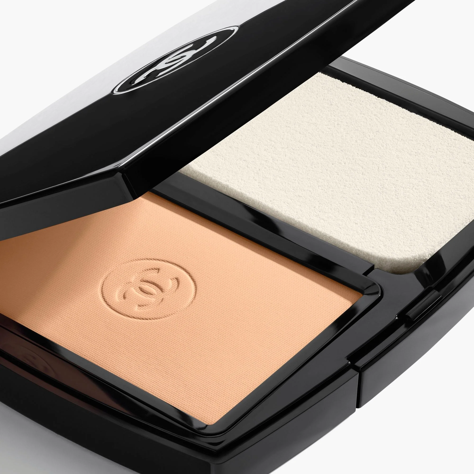 ULTRA LE TEINT - BASE DE MAQUILLAJE COMPACTA DE ALTA PERFECCIÓN. LARGA DURACIÓN. MÁXIMO CONFORT.