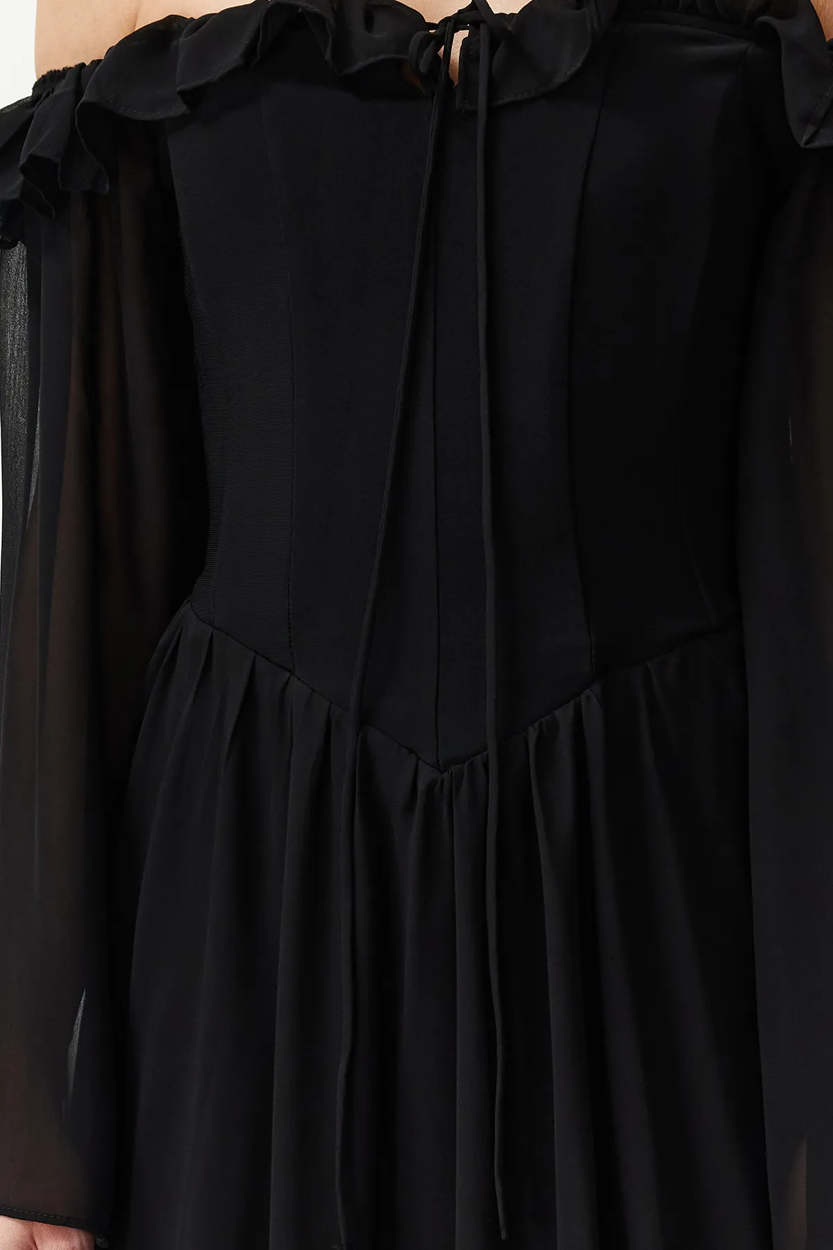 Trendyol Collection  Schwarzes Abendkleid mit Taillenöffnung/Skater-Chiffon, lang TPRSS24AE0016