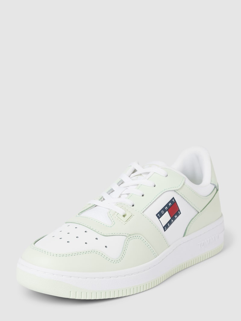 Sneaker mit Label-Details in weiß