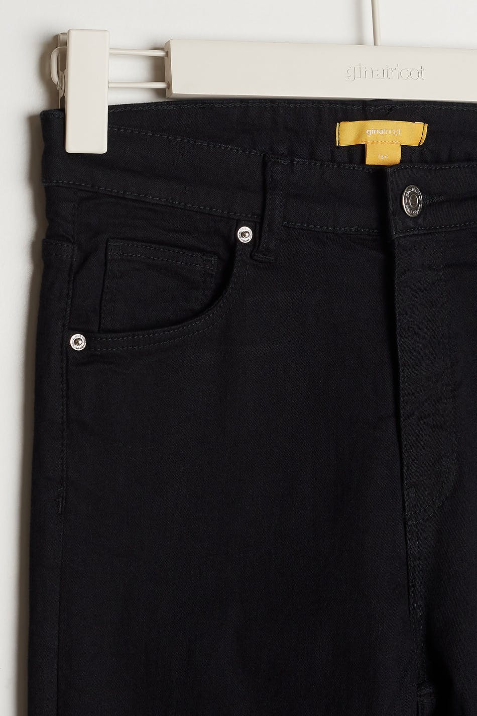 Straight slit jeans