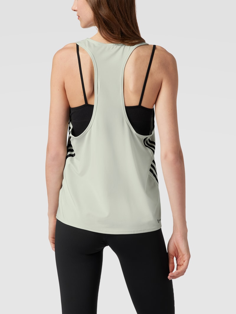 Top mit Label-Details in mint