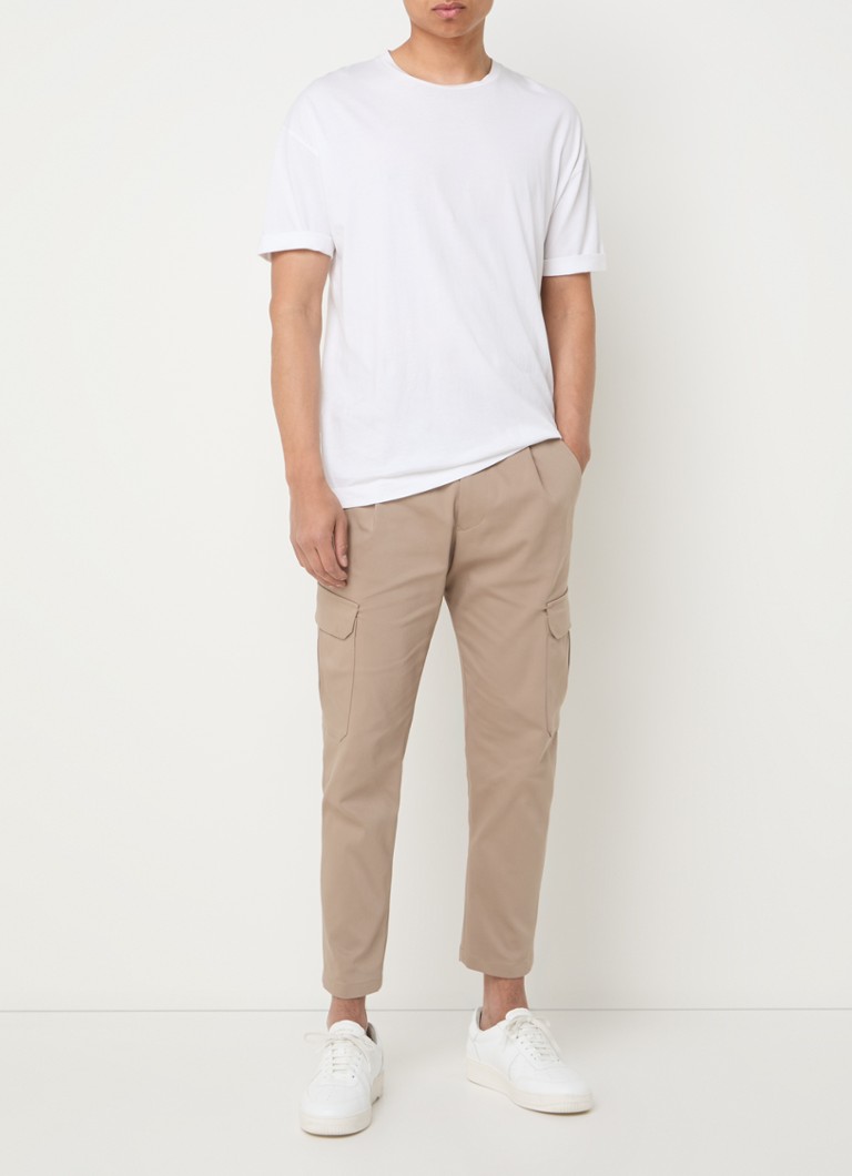 Pantaloni scurți cargo DRYKORN cu croială slim și buzunare laterale.