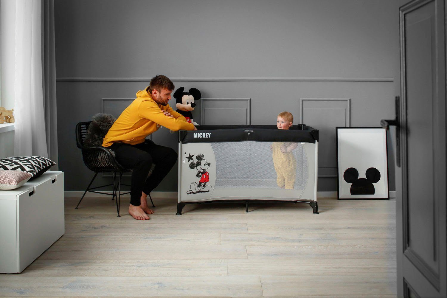 Hauck Baby-Reisebett Dream N Play - Mickey Stars, inkl. Transporttasche