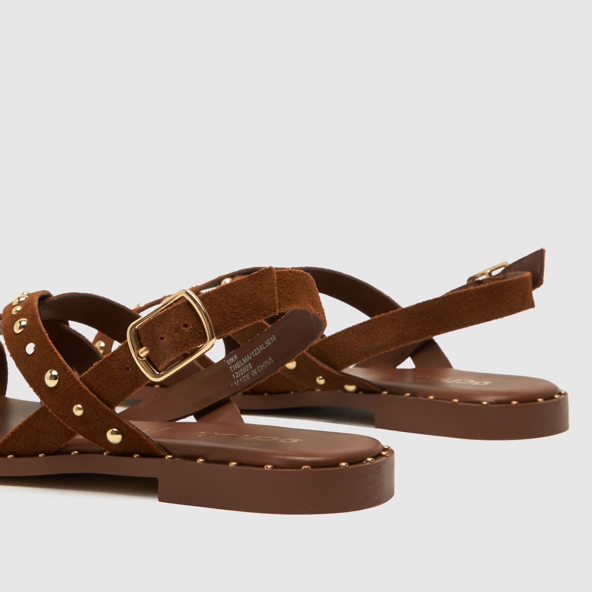 Schuh – Thelma – Bruna sandaler i mocka med nitar