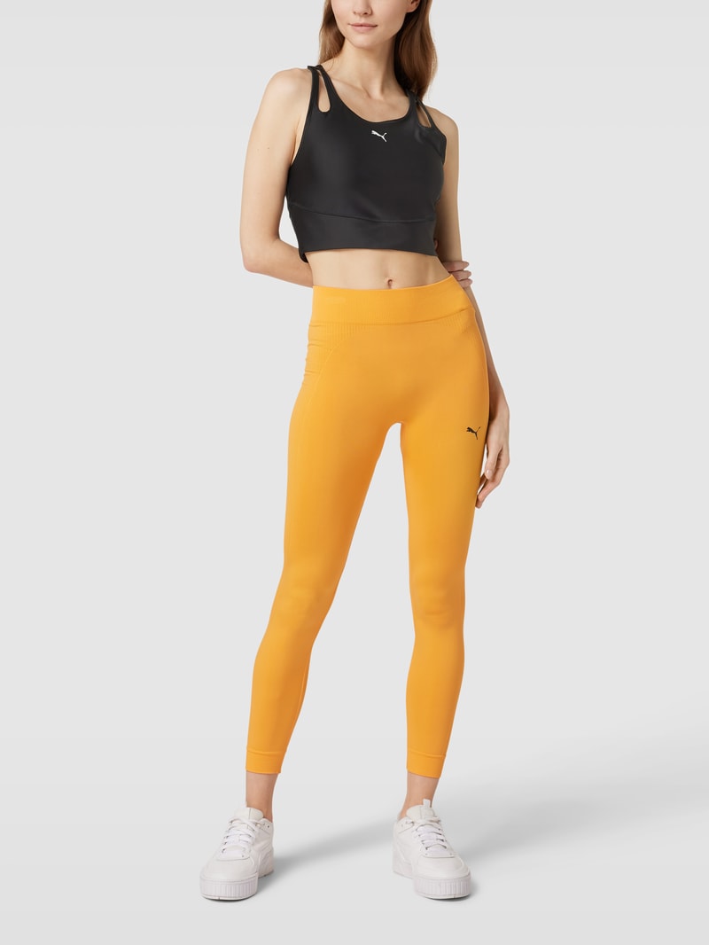 Crop Top mit Racerback in schwarz