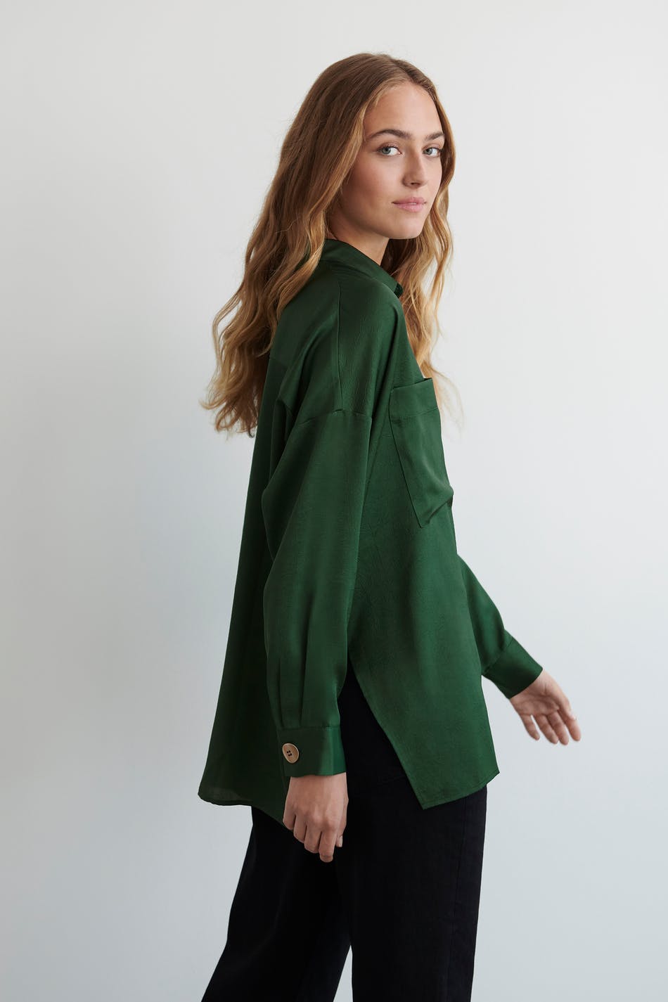 Sivi gold button shirt