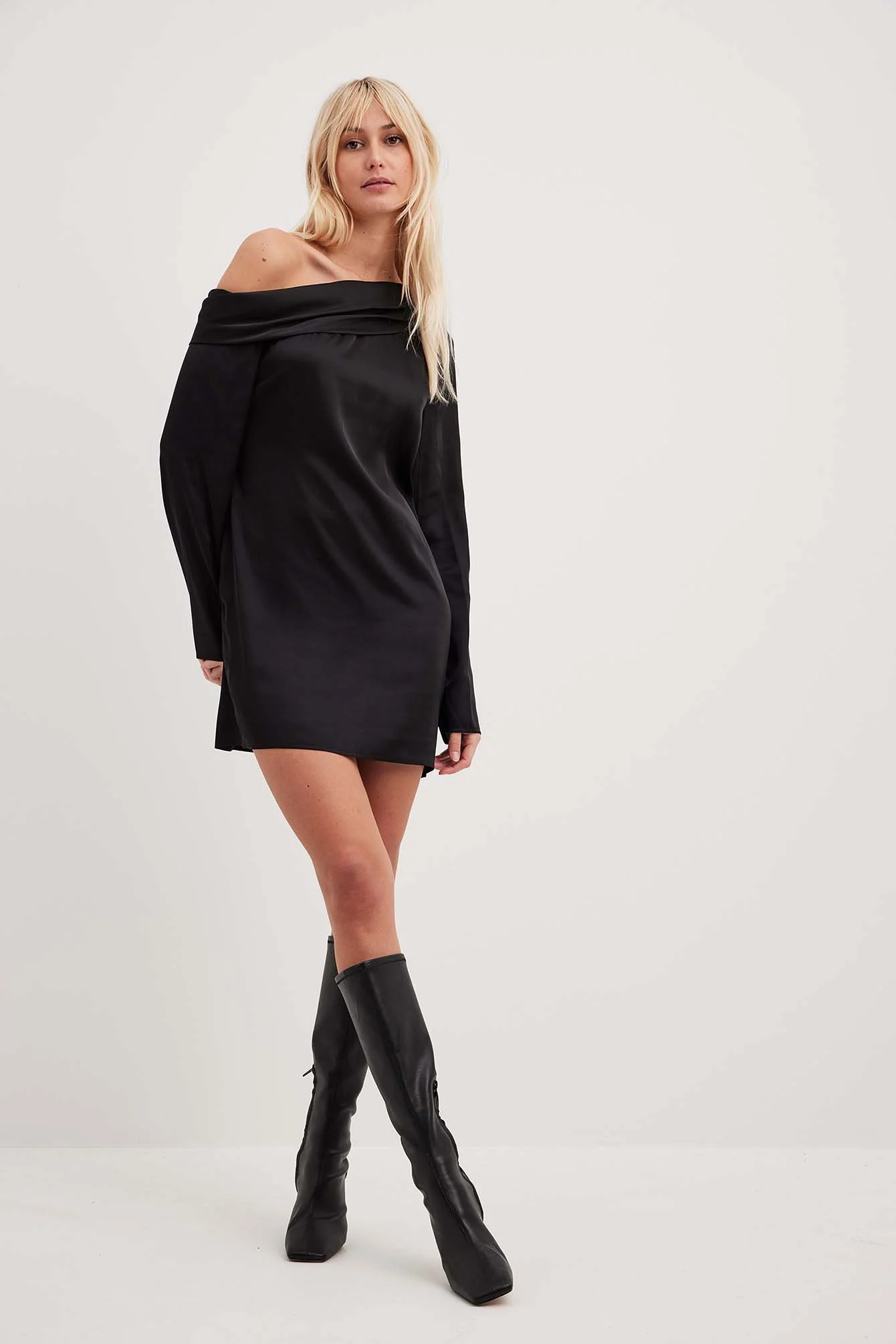 Einseitig schulterfreies Minikleid