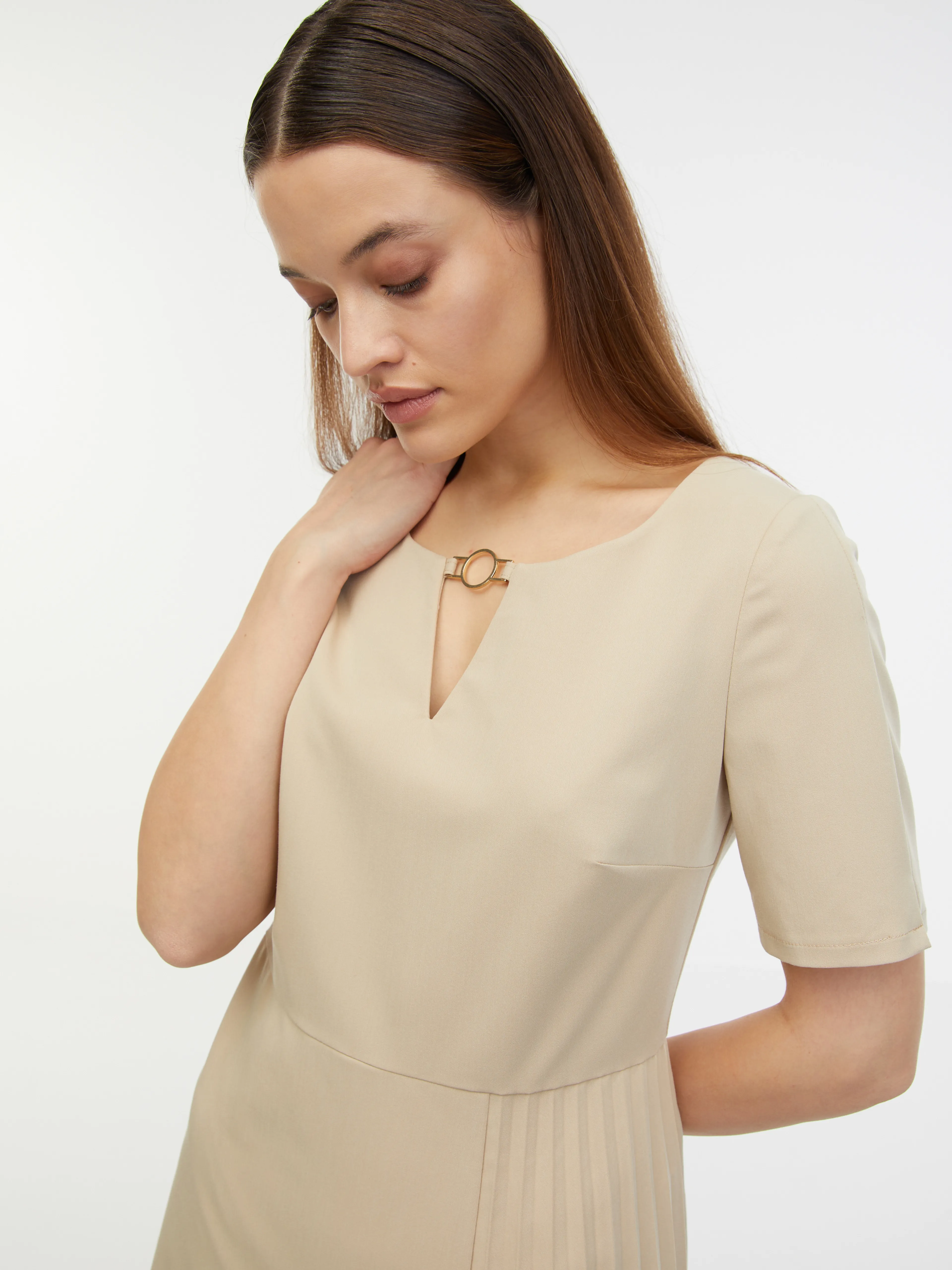Beigefarbenes Damenkleid ORSAY